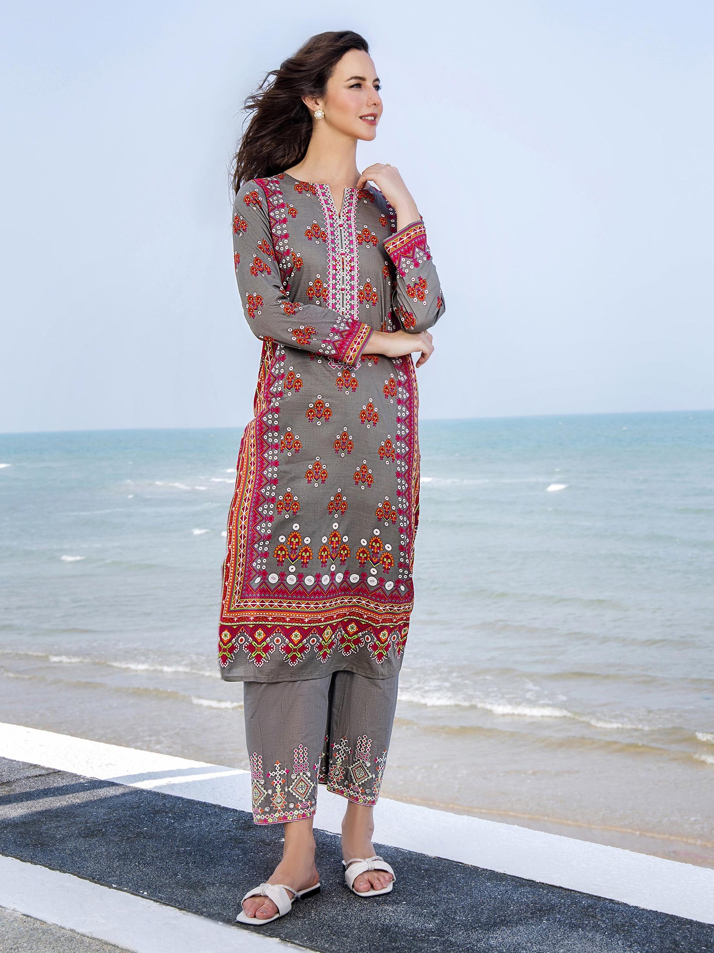 2 Piece Lawn Suit-Embroidered (Unstitched)