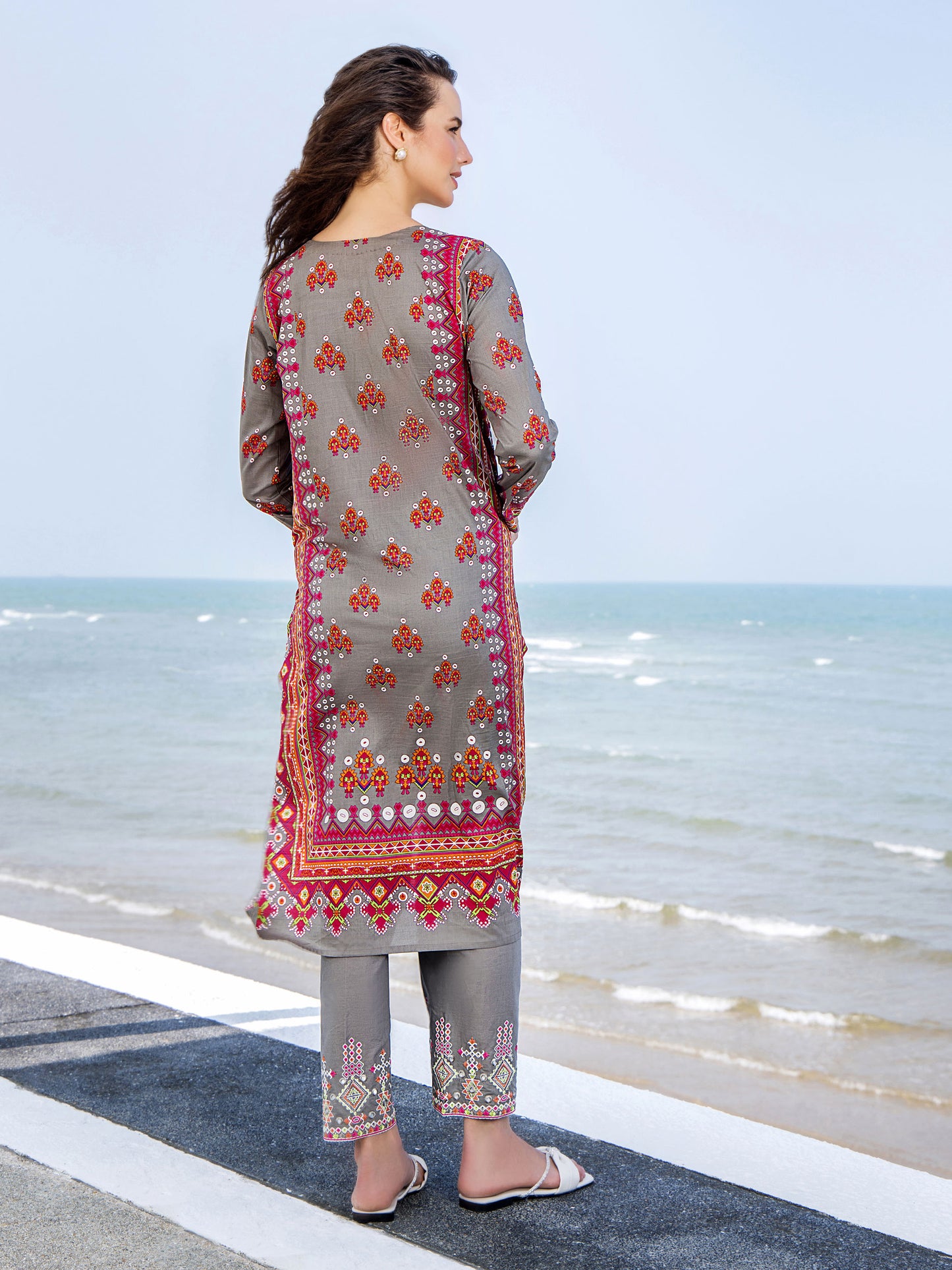 2 Piece Lawn Suit-Embroidered (Unstitched)