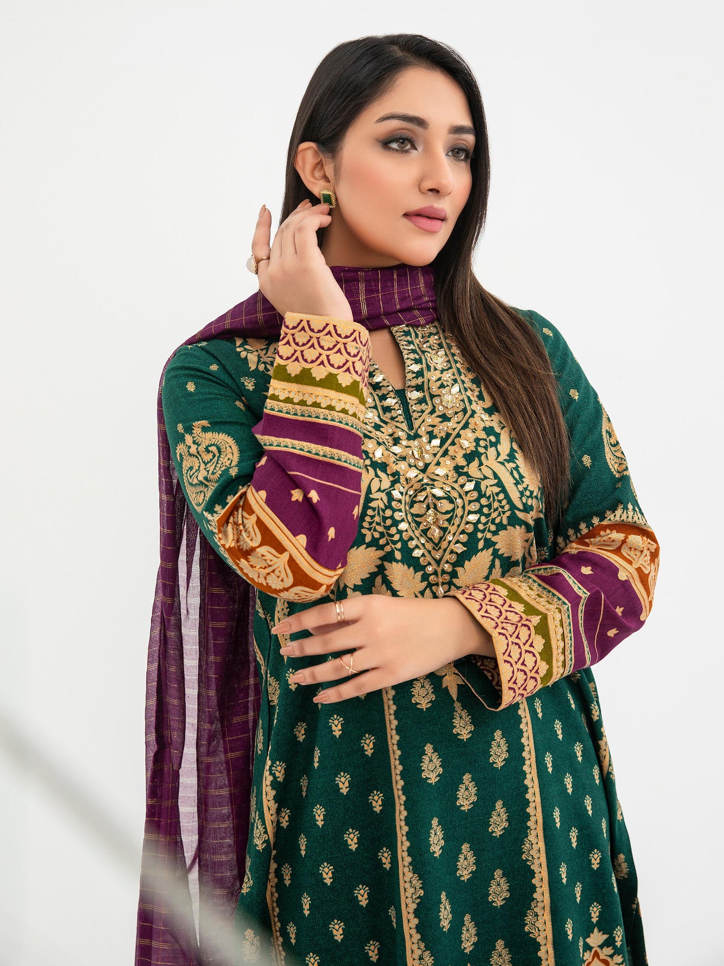 3 Piece Khaddar Suit-Embroidered(Pret)