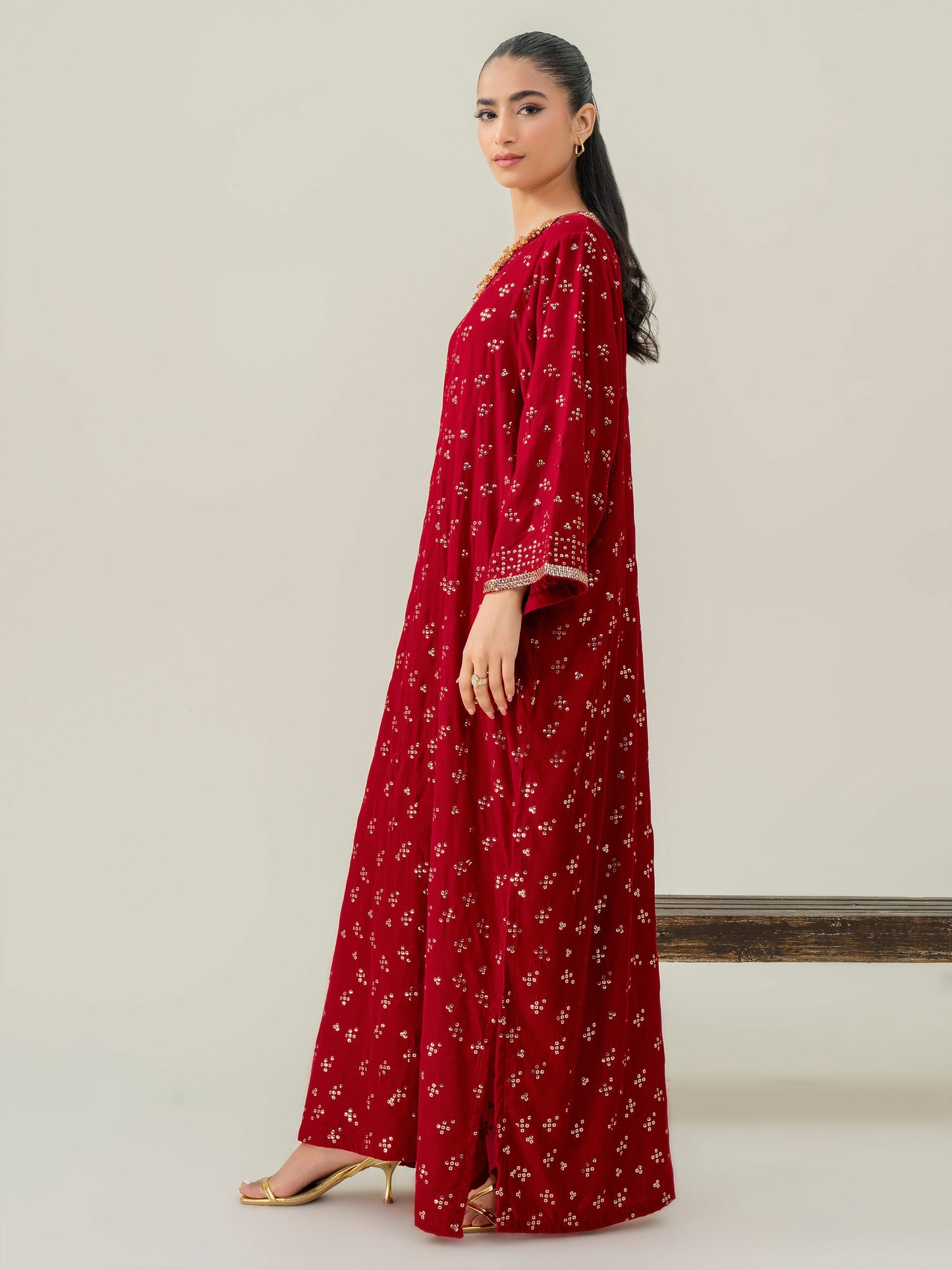 Velvet Kaftan-Embroidered (Pret)