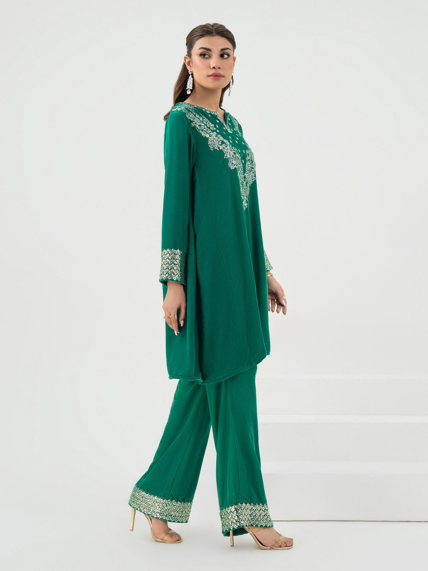 2 Piece Velvet Suit-Embroidered (Pret)