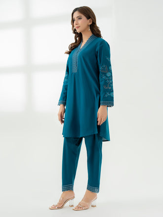 2-piece-khaddar-suit-embroidered-(pret)