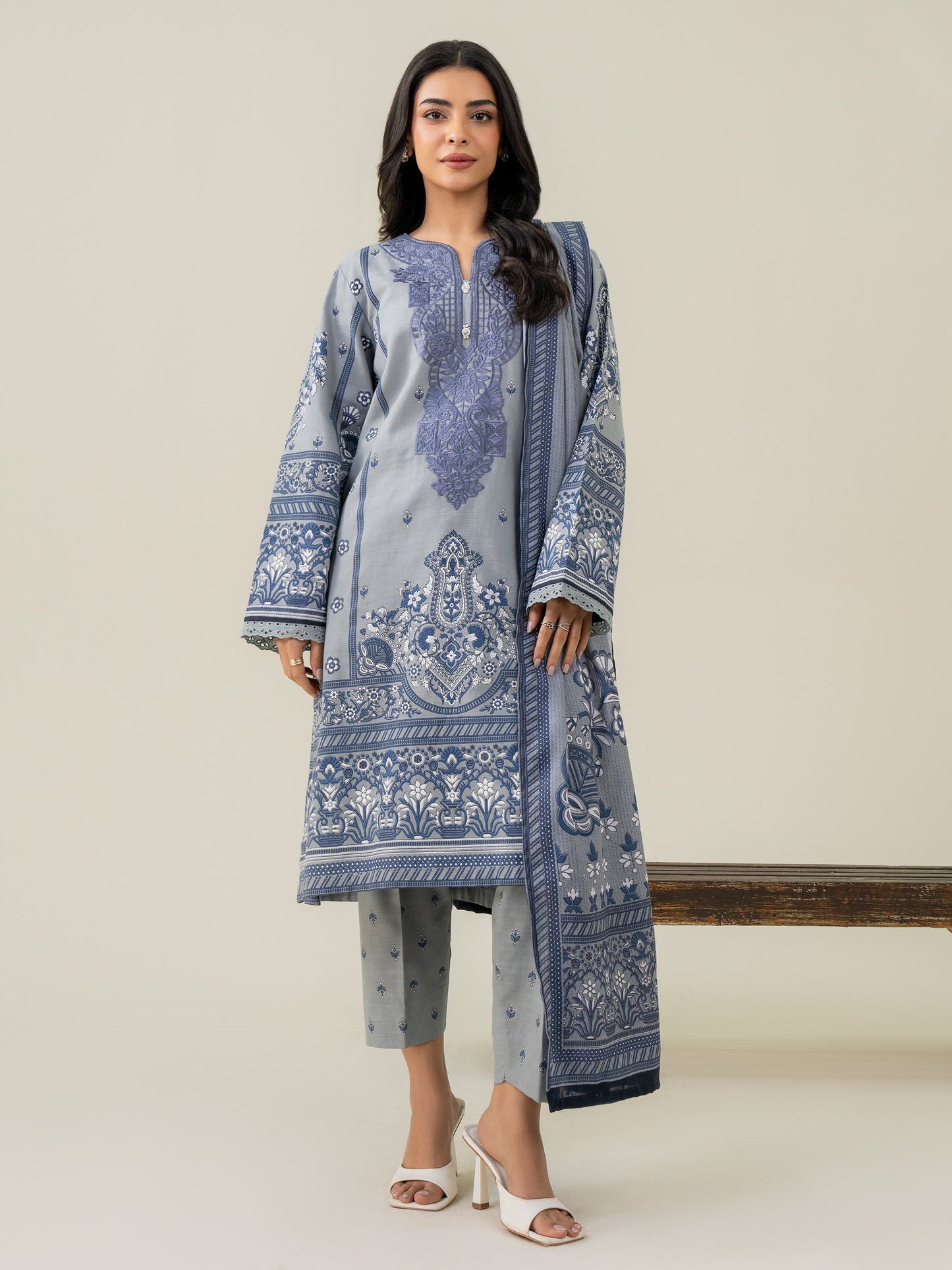 3 Piece Khaddar Suit-Embroidered (Pret)