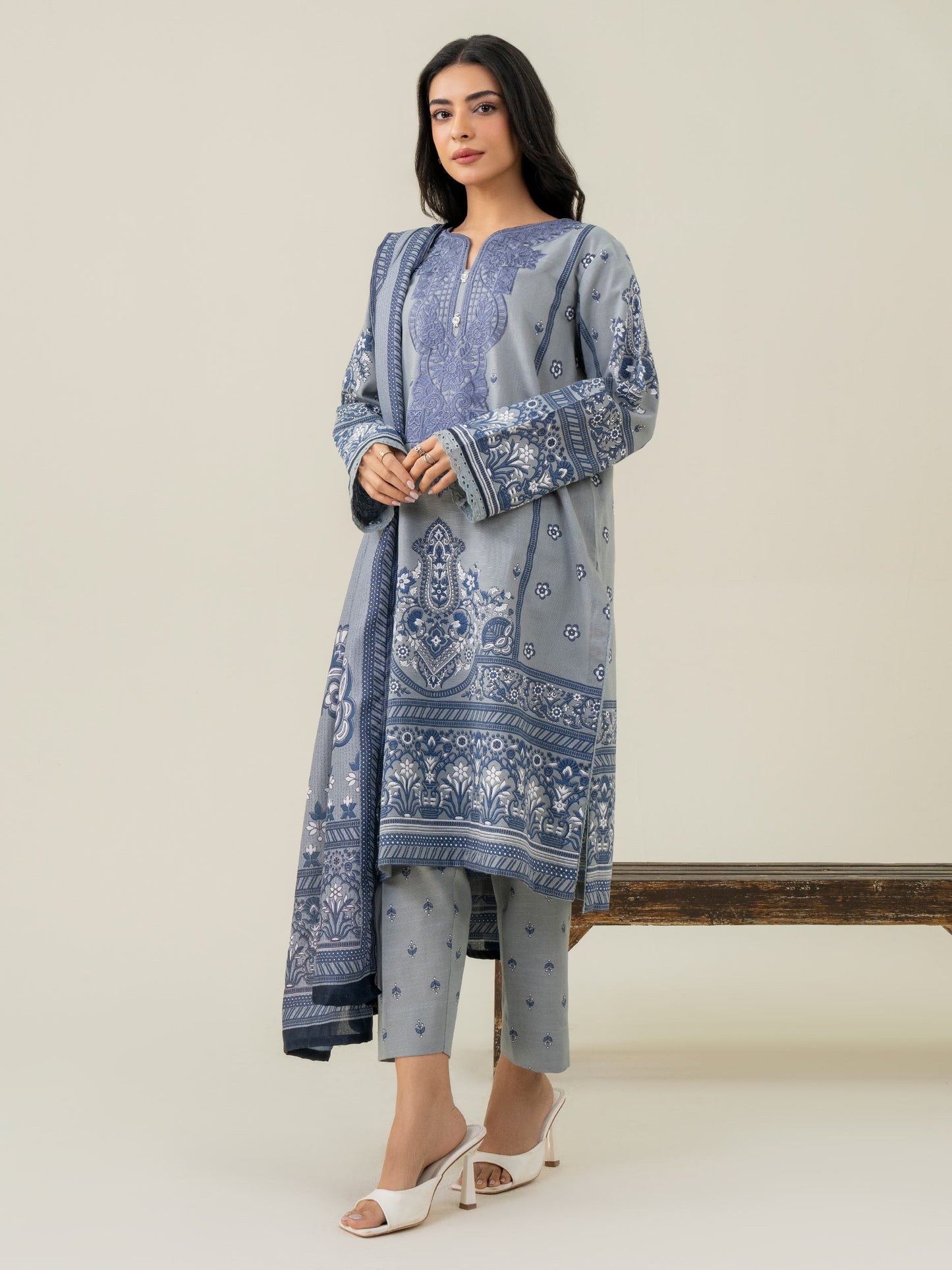 3 Piece Khaddar Suit-Embroidered (Pret)