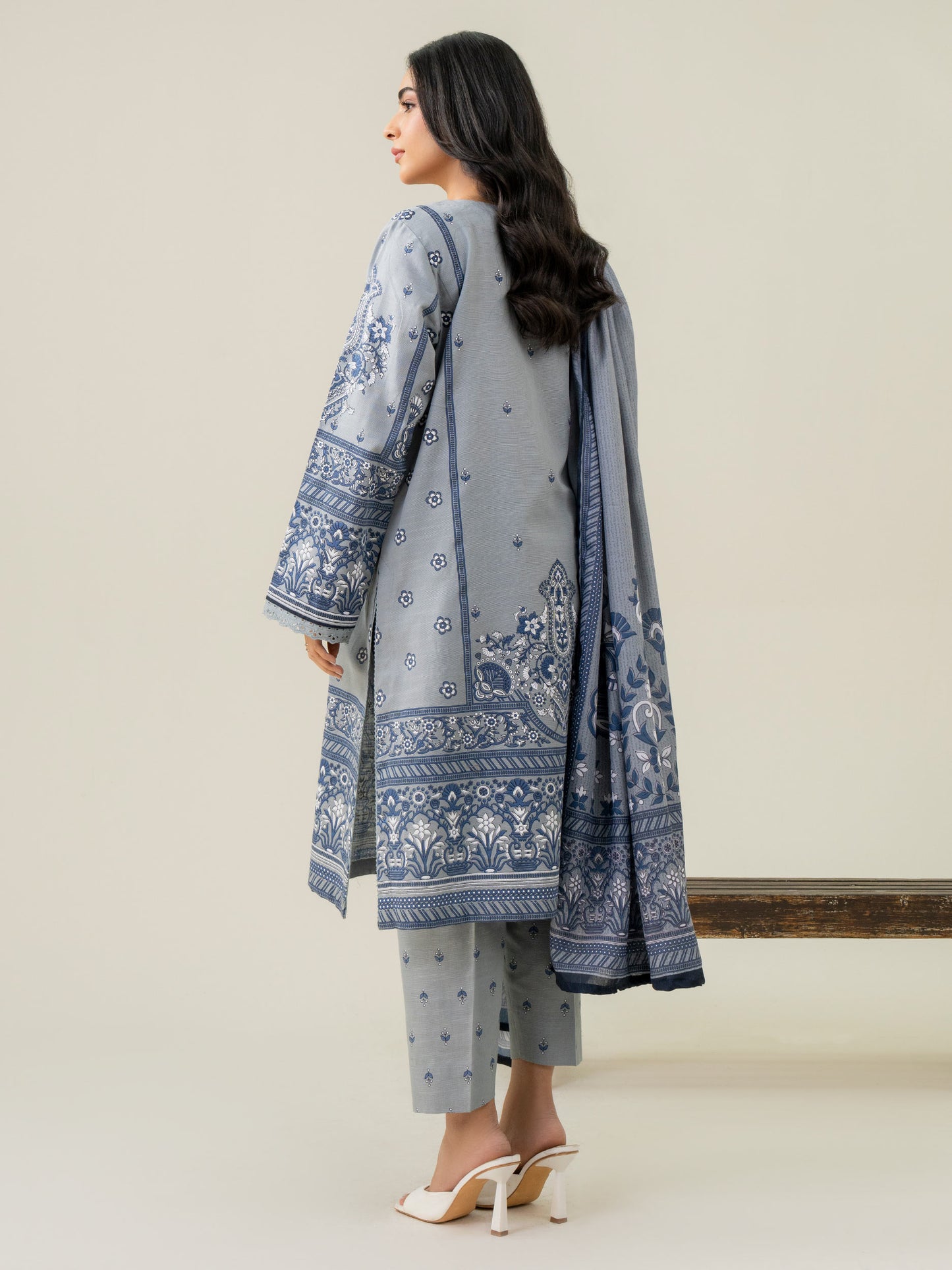 3 Piece Khaddar Suit-Embroidered (Pret)