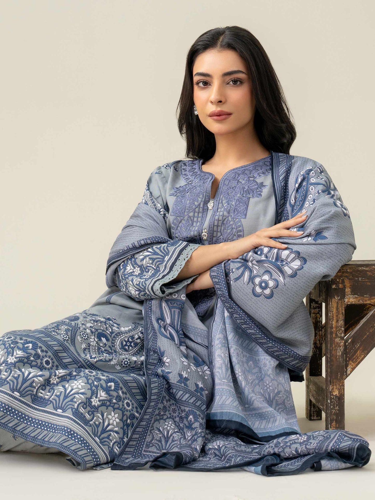 3 Piece Khaddar Suit-Embroidered (Pret)