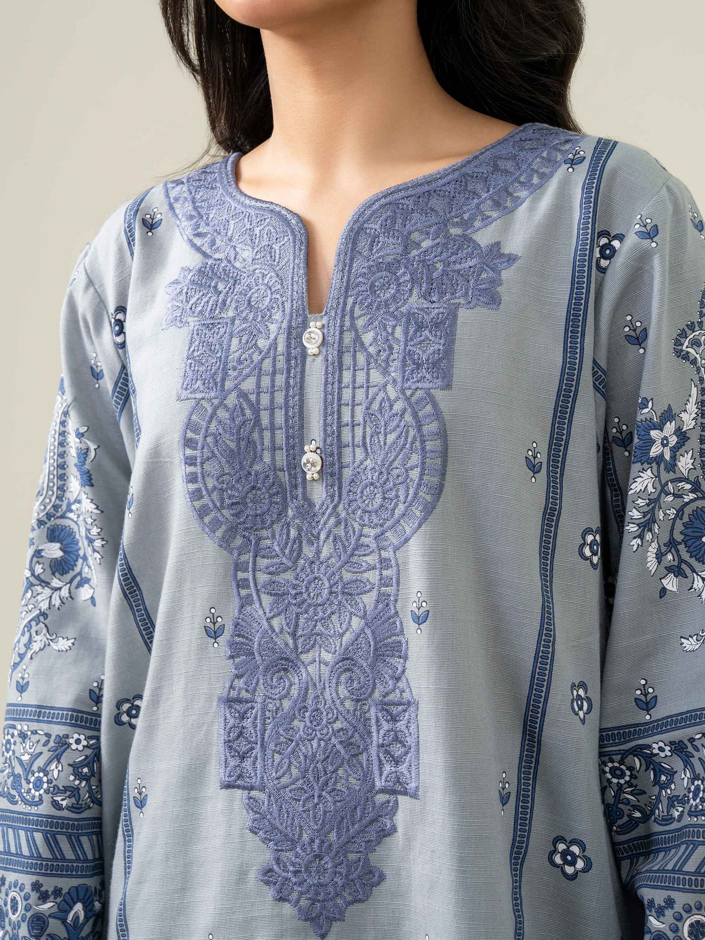 3 Piece Khaddar Suit-Embroidered (Pret)