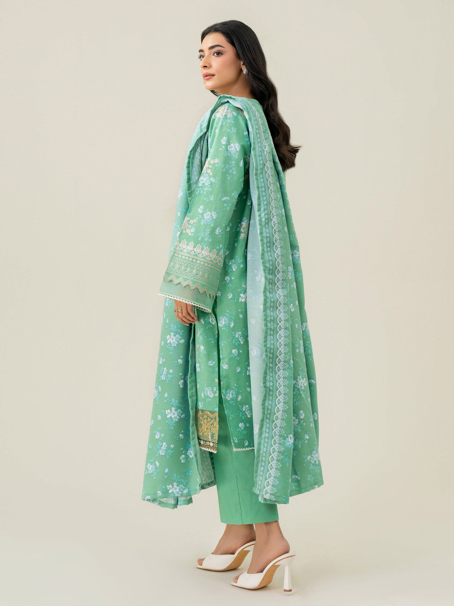 3 Piece Khaddar Suit-Embroidered (Pret)