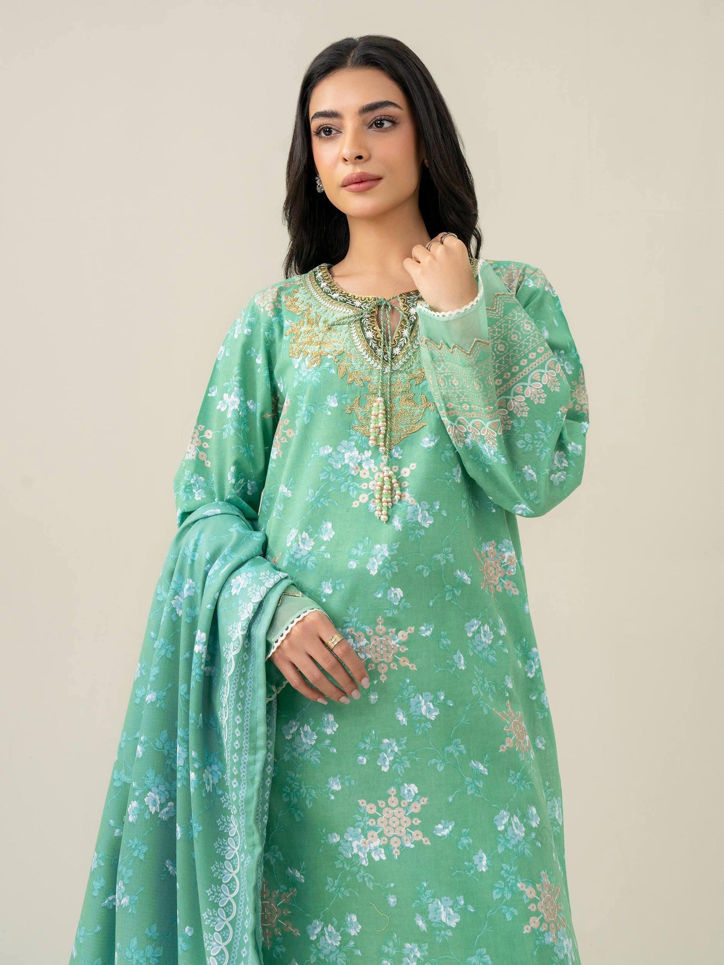 3 Piece Khaddar Suit-Embroidered (Pret)