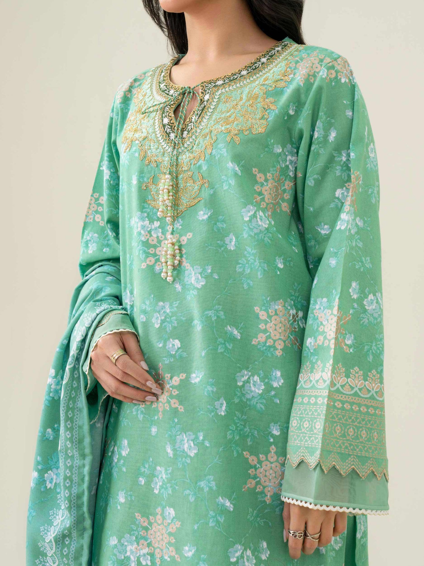 3 Piece Khaddar Suit-Embroidered (Pret)