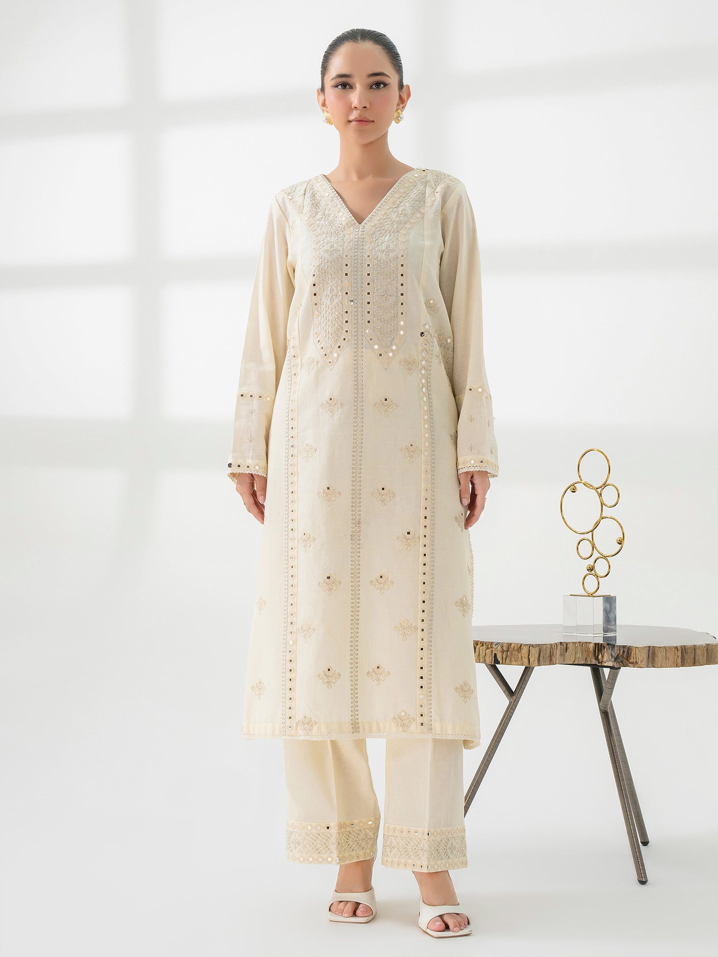 2 Piece Khaddar Suit-Embroidered (Pret)