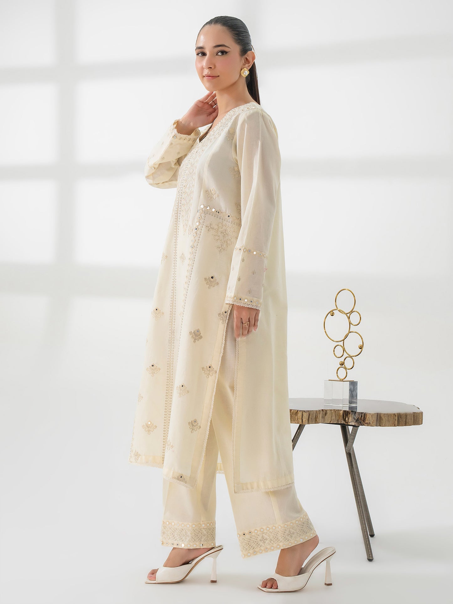 2 Piece Khaddar Suit-Embroidered (Pret)