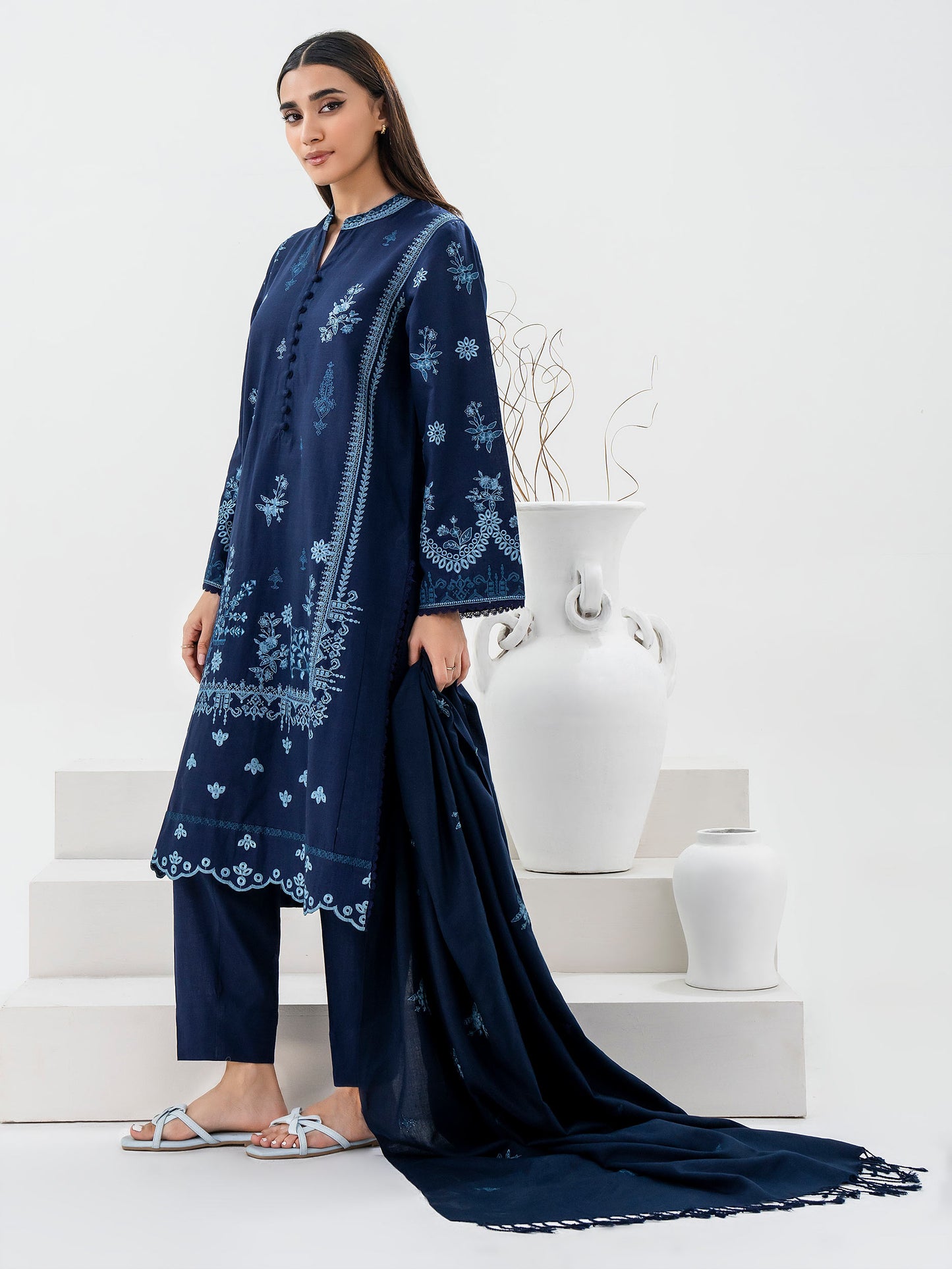 3 Piece Khaddar Suit-Embroidered (Pret)