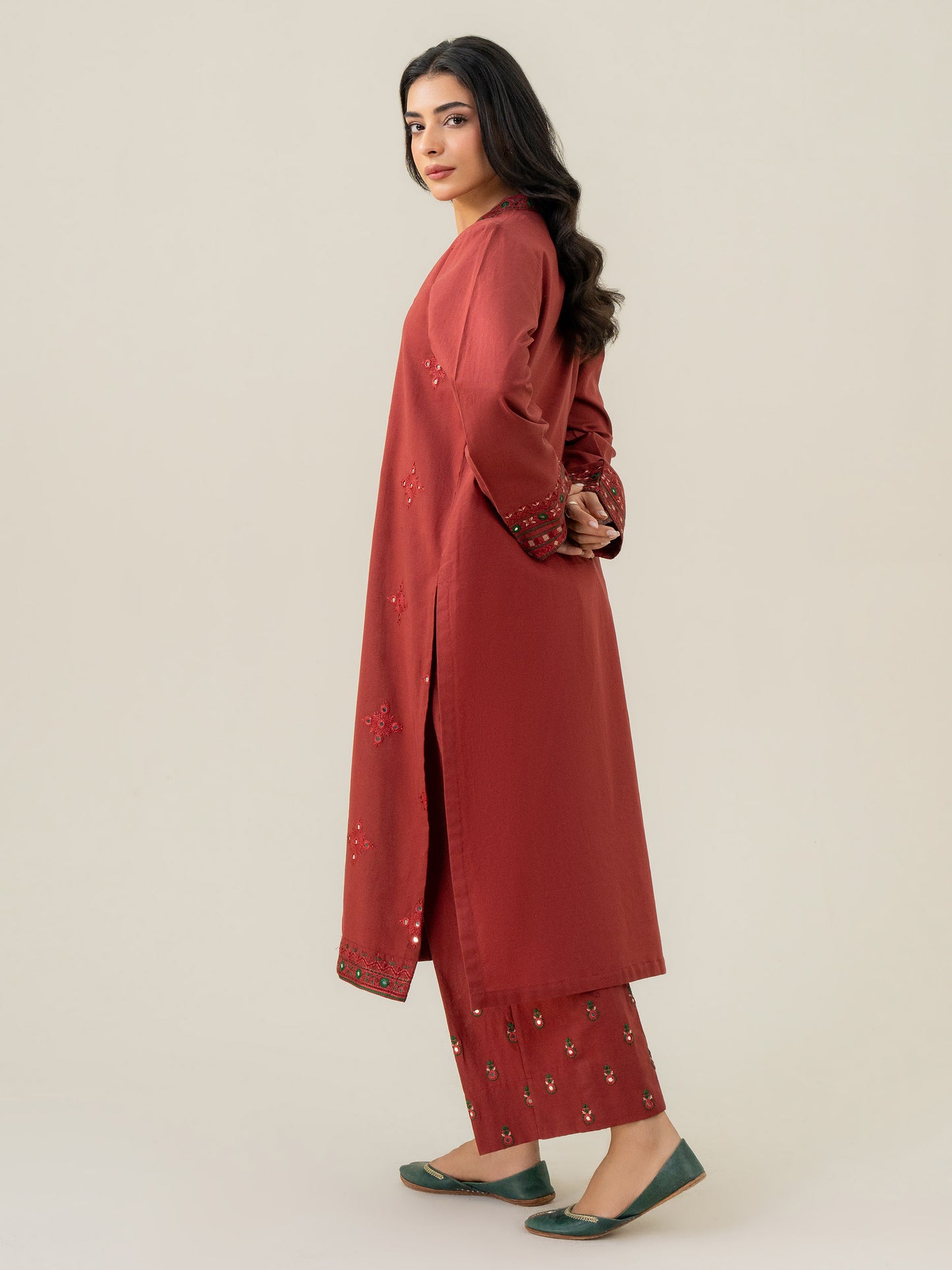 2 Piece Khaddar Suit-Embroidered (Pret)