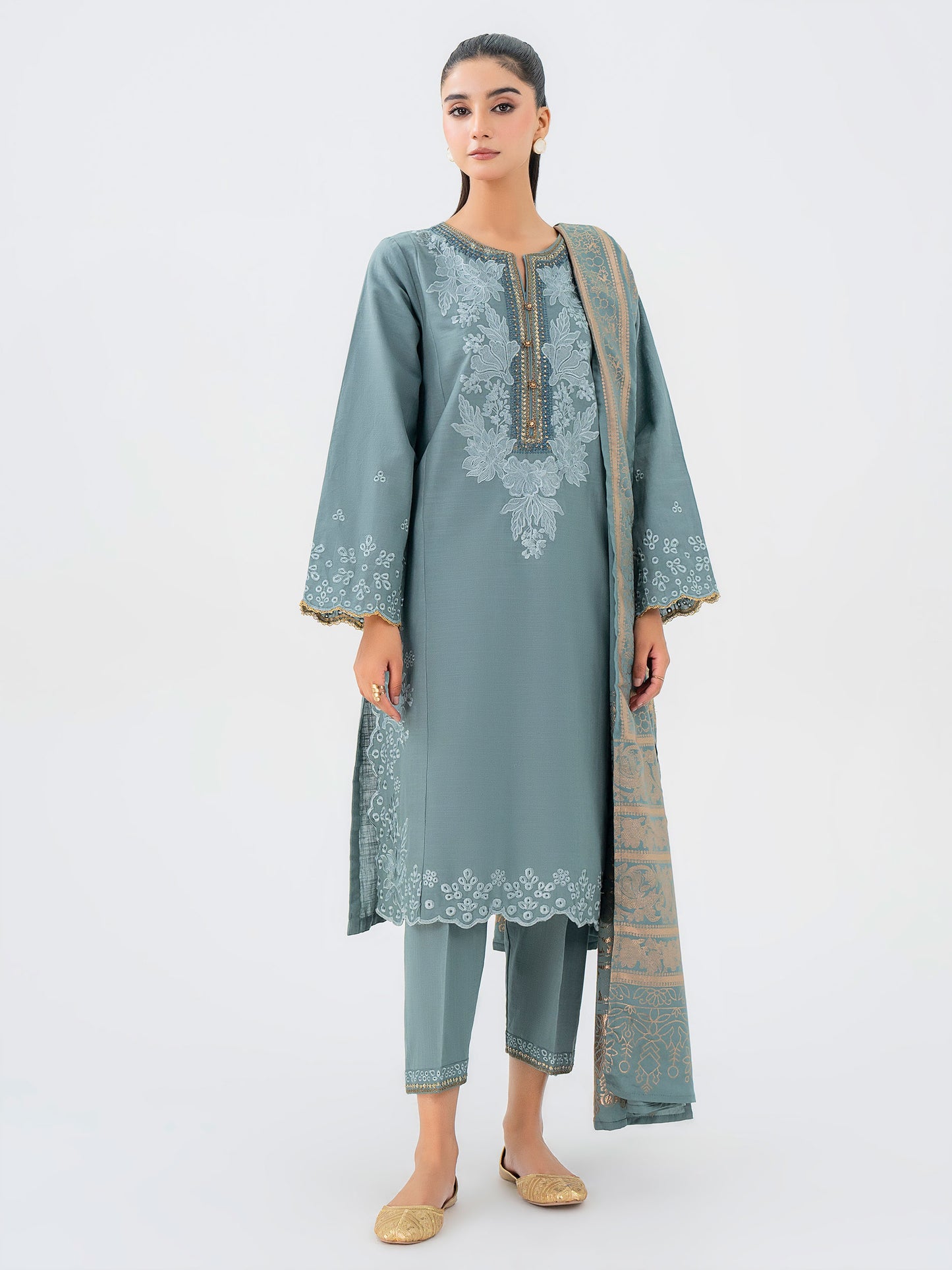 3 Piece Khaddar Suit-Embroidered (Pret)