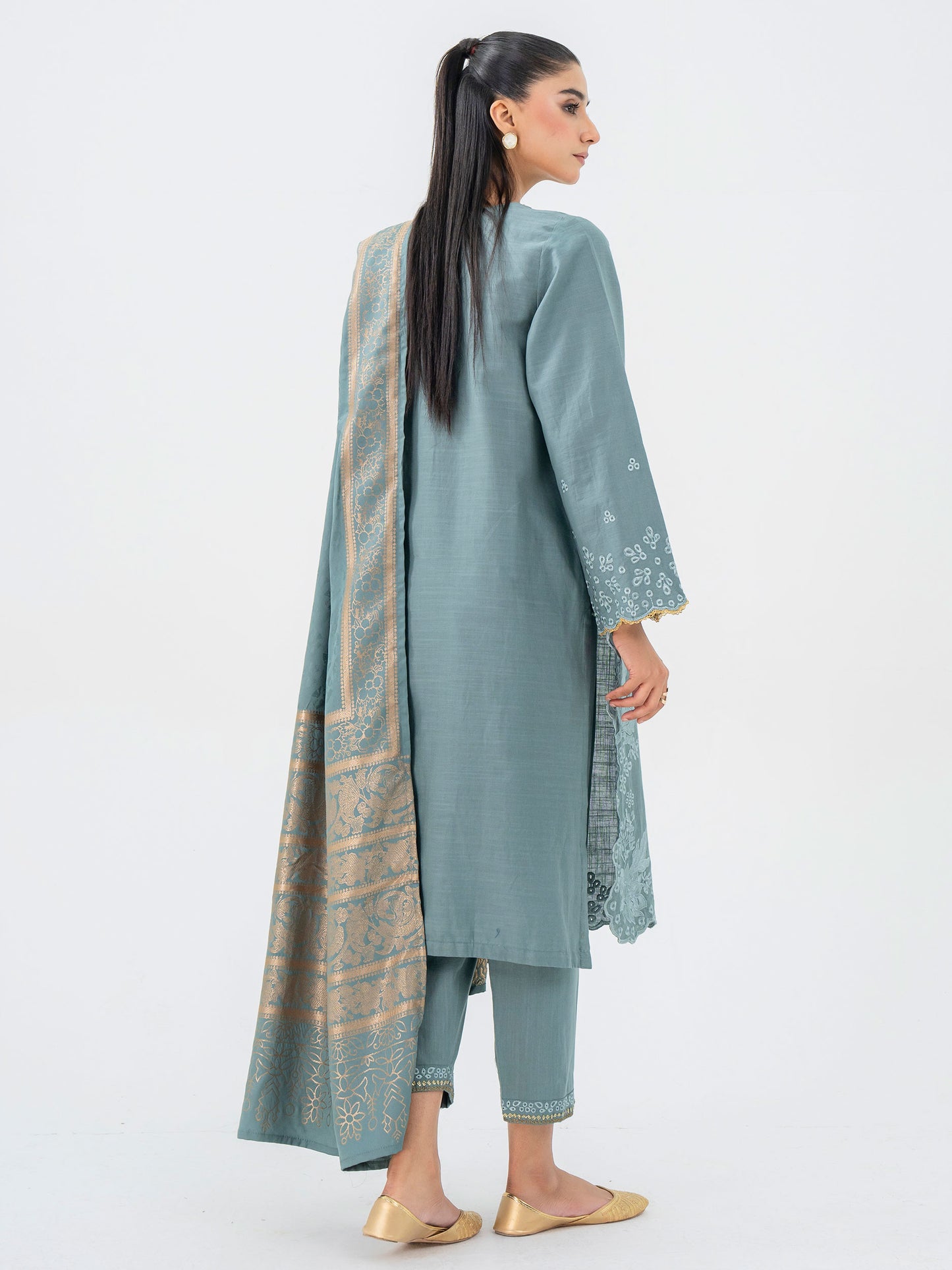 3 Piece Khaddar Suit-Embroidered (Pret)