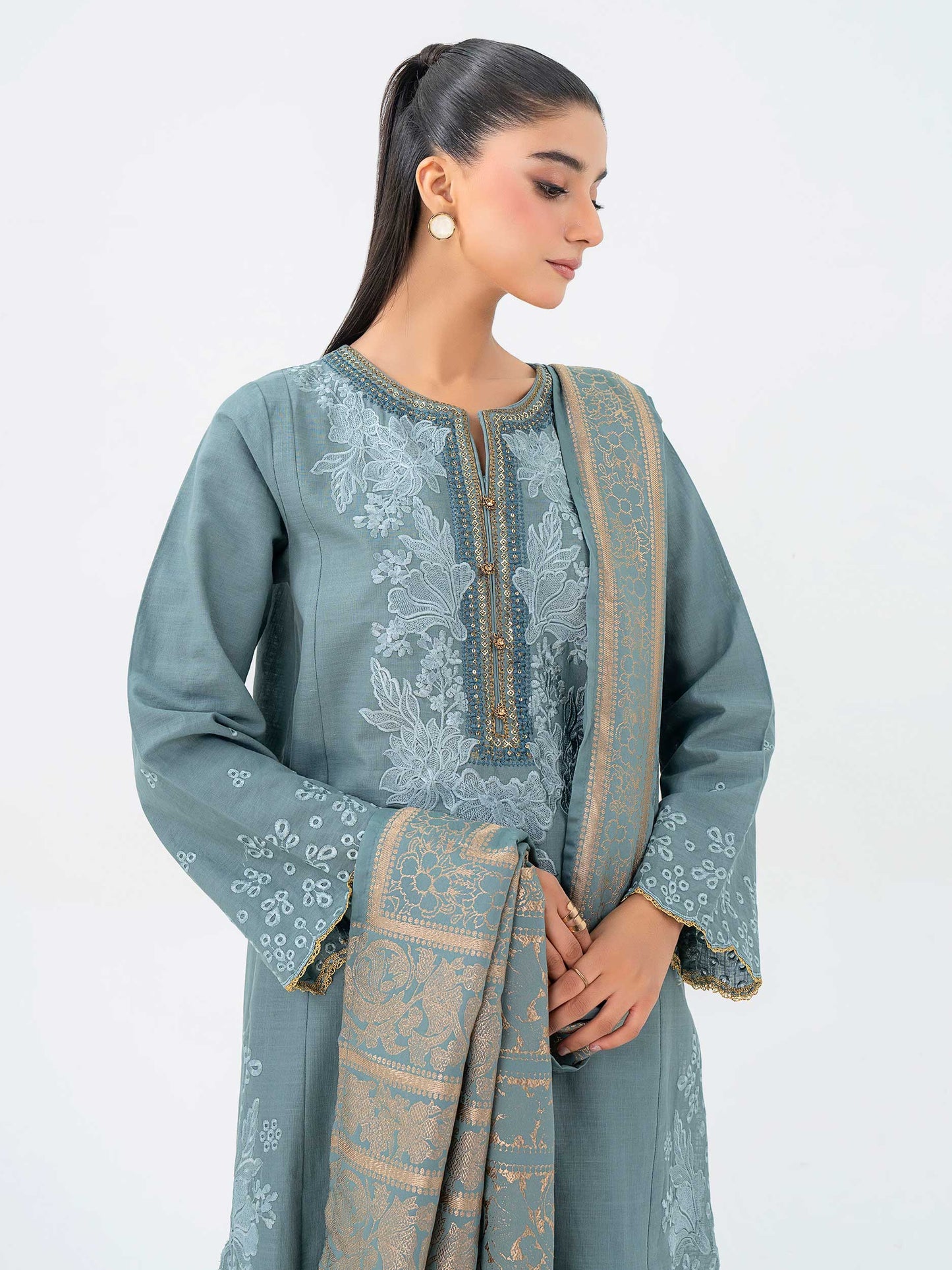 3 Piece Khaddar Suit-Embroidered (Pret)