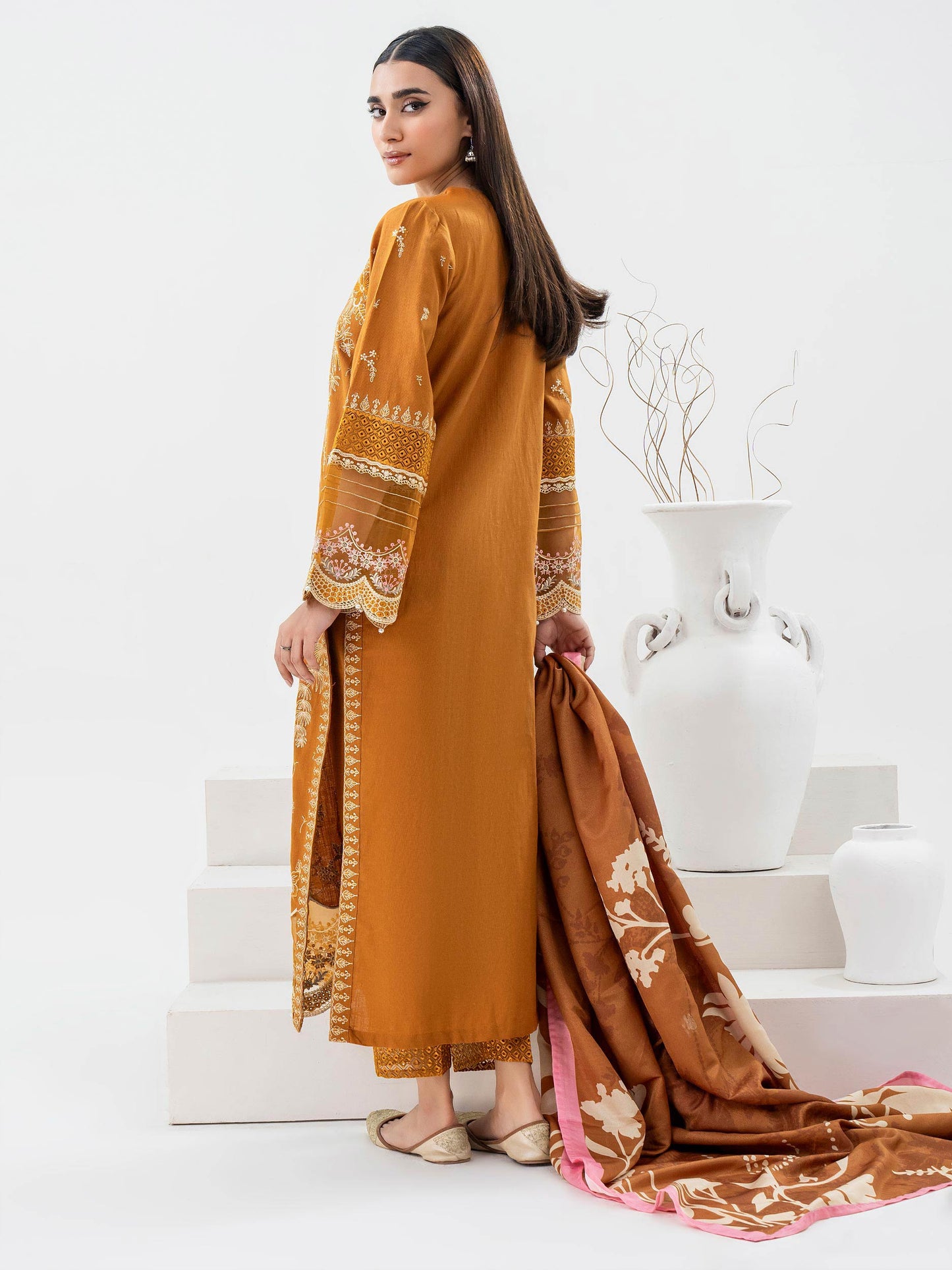 3 Piece Khaddar Suit-Embroidered (Pret)