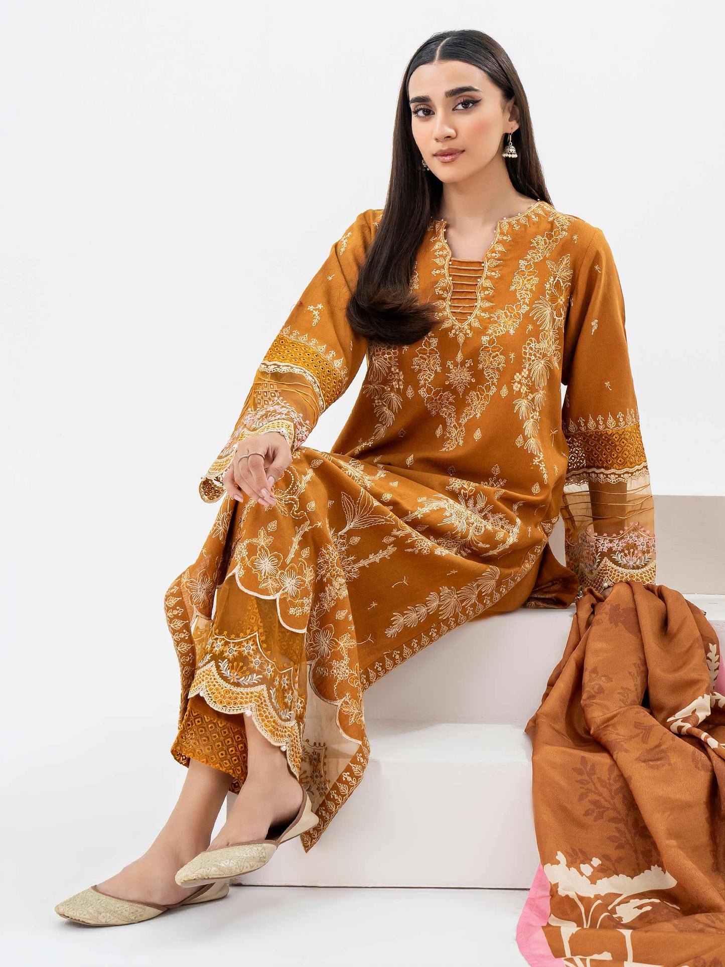 3 Piece Khaddar Suit-Embroidered (Pret)