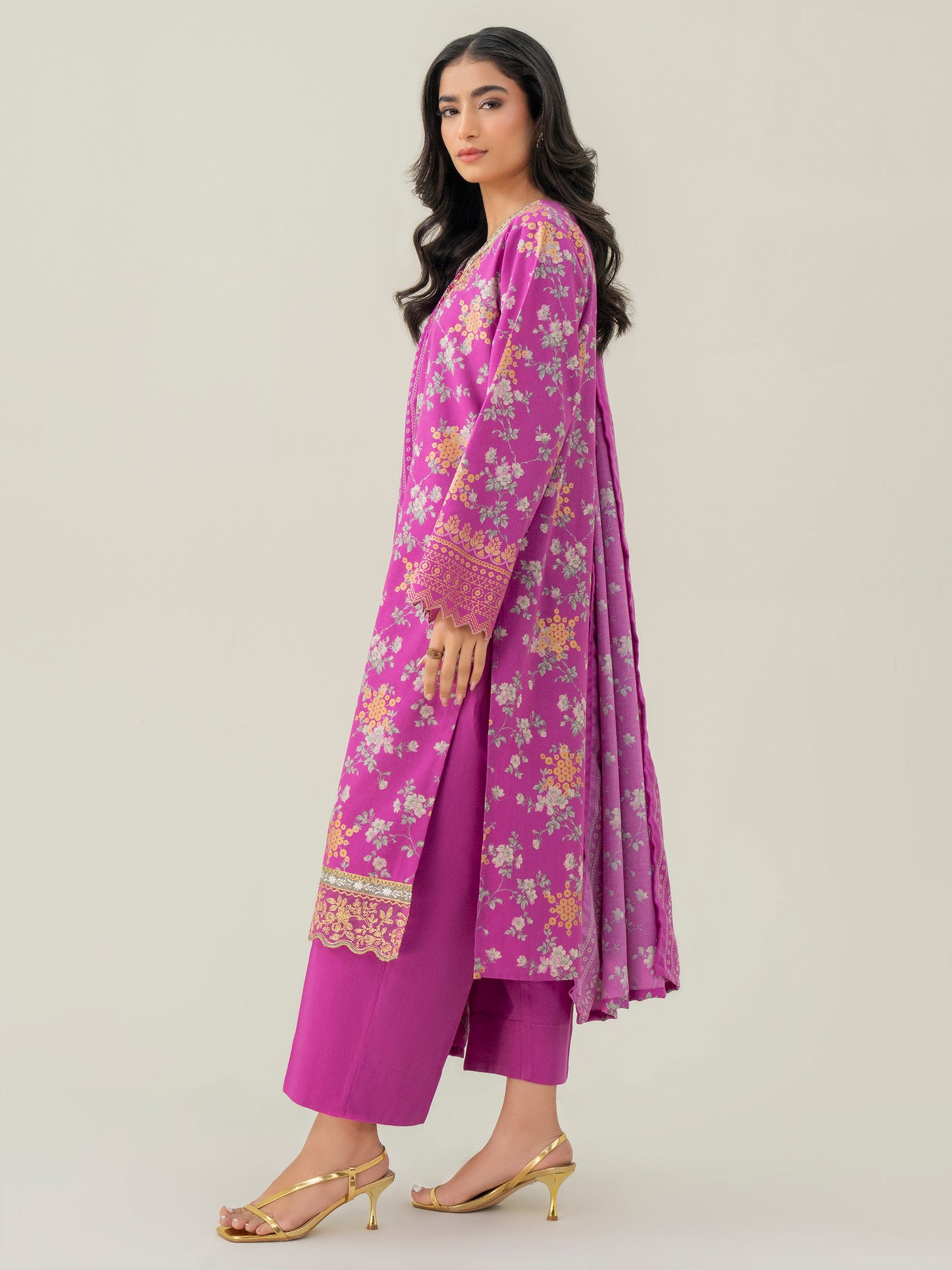 3 Piece Khaddar Suit-Embroidered (Pret)