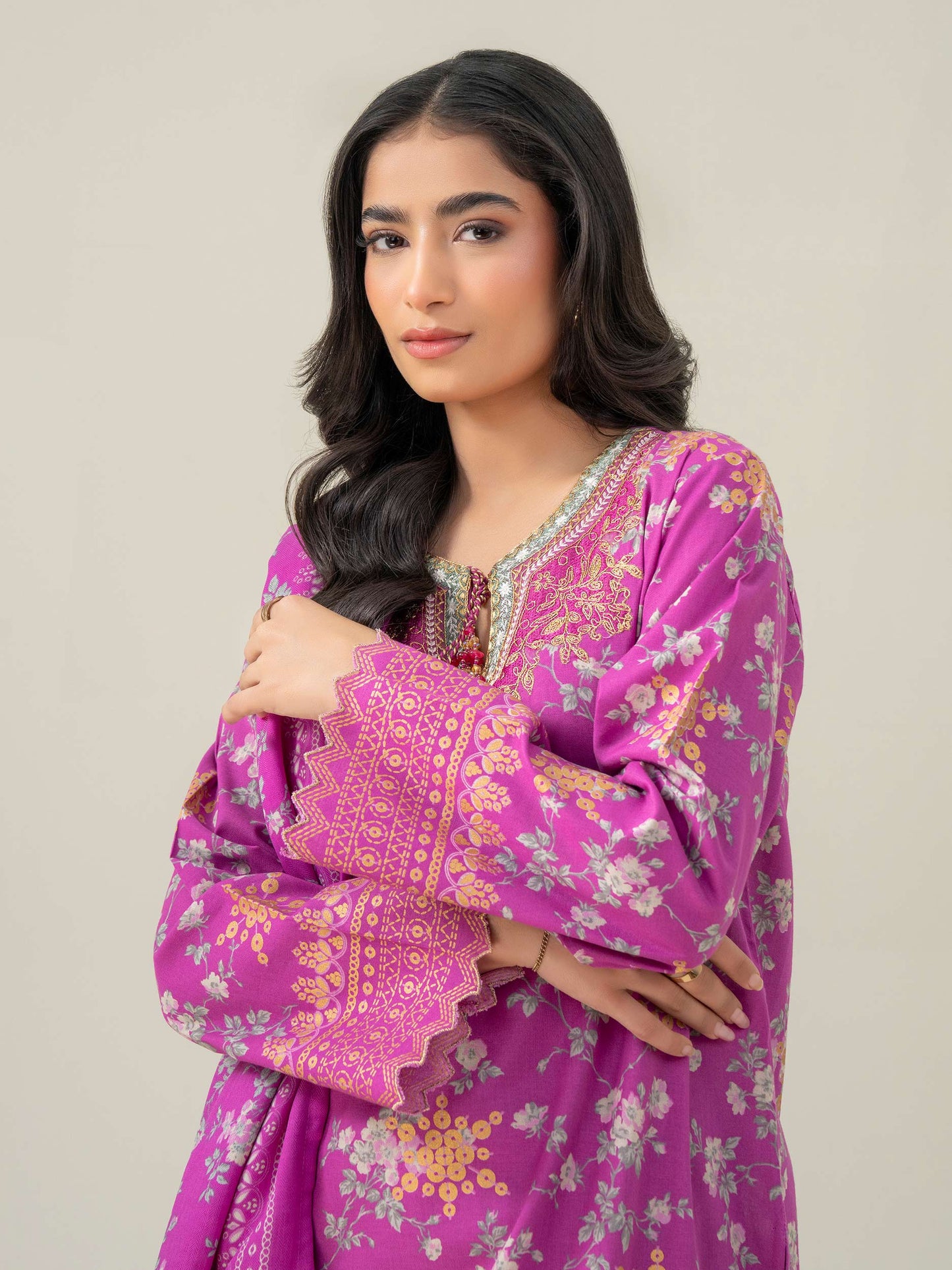 3 Piece Khaddar Suit-Embroidered (Pret)