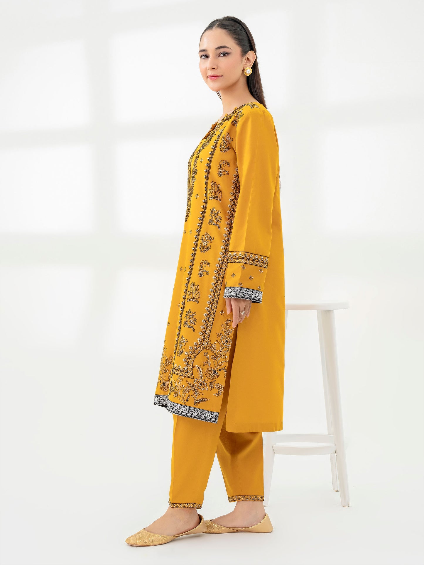 2 Piece Khaddar Suit-Embroidered (Pret)