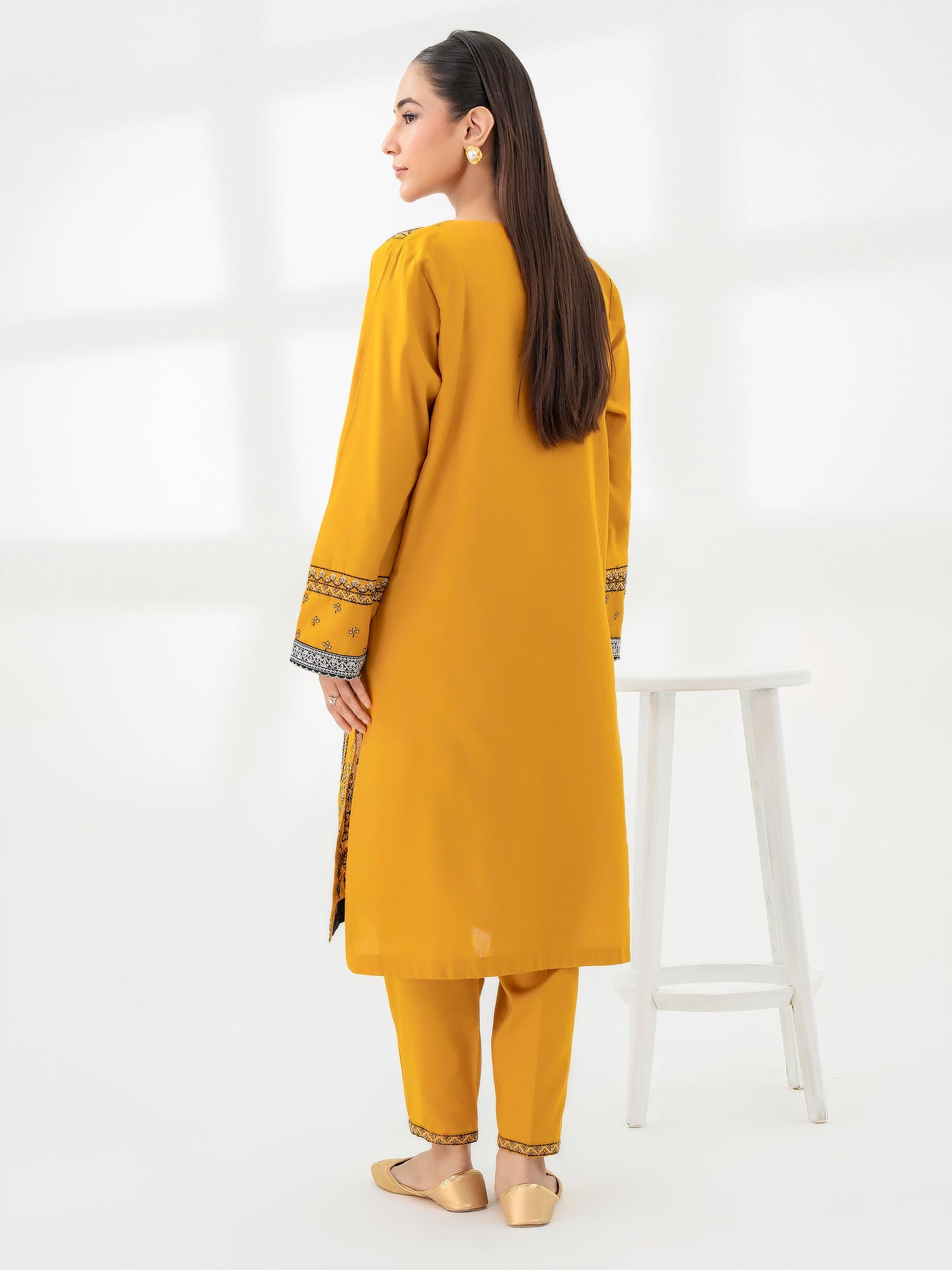 2 Piece Khaddar Suit-Embroidered (Pret)