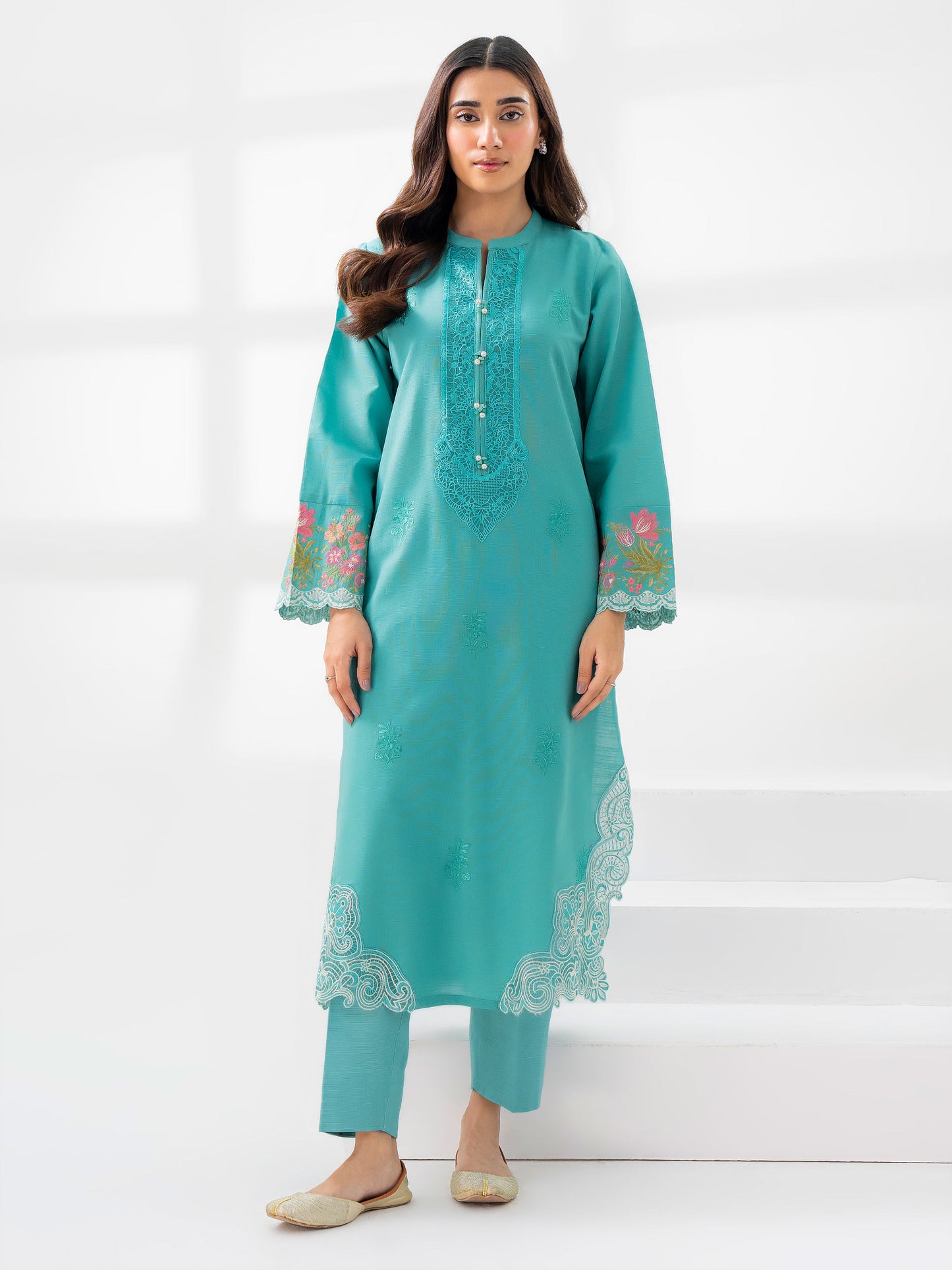 2 Piece Khaddar Suit-Embroidered (Pret)