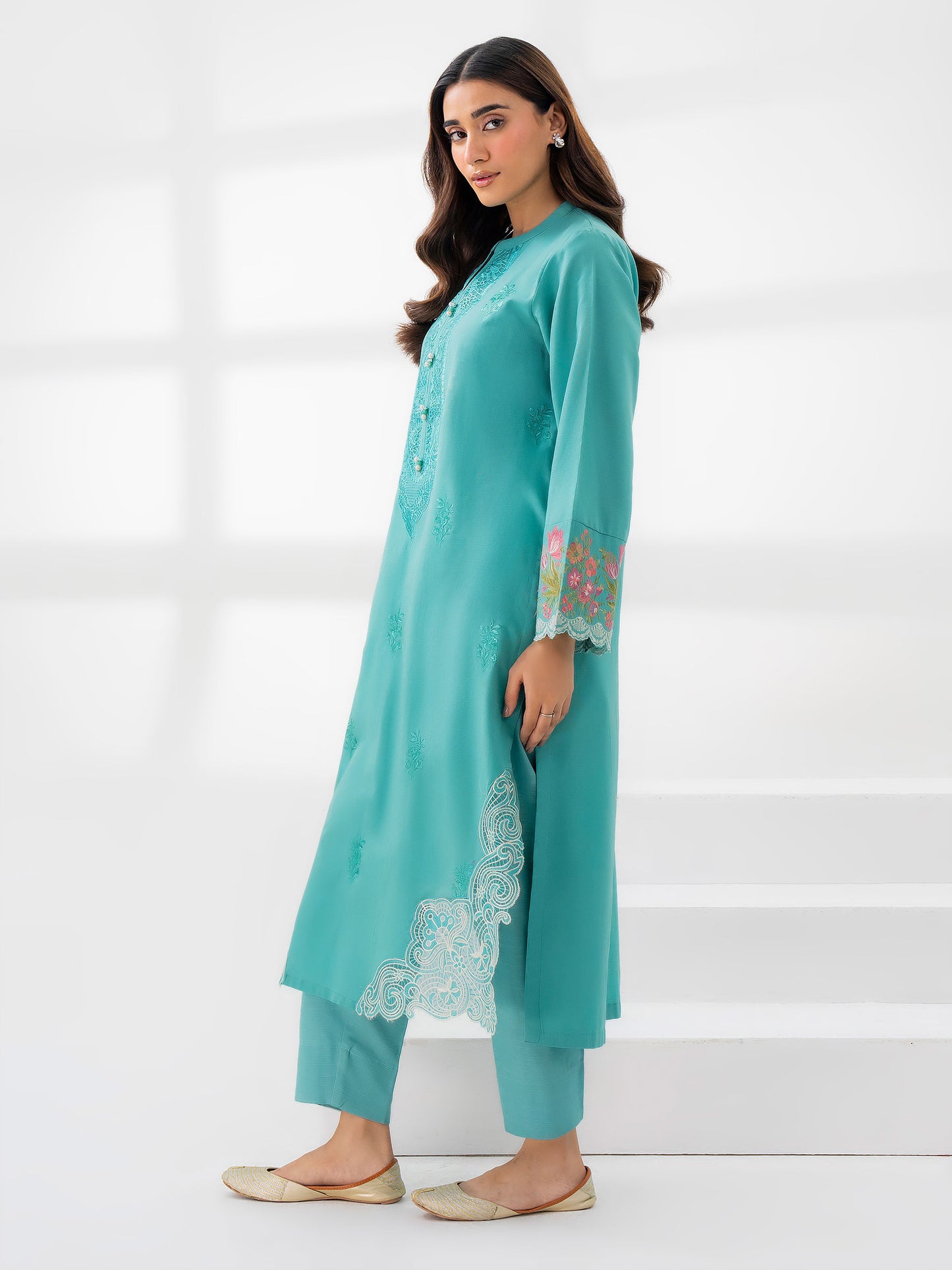 2 Piece Khaddar Suit-Embroidered (Pret)