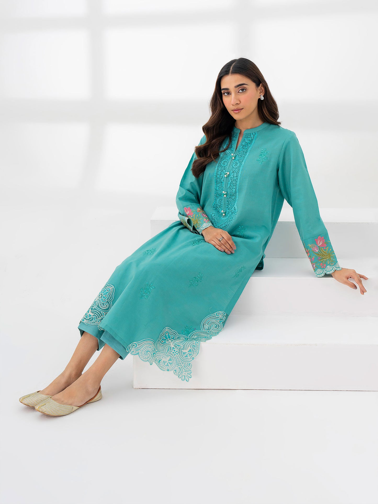 2 Piece Khaddar Suit-Embroidered (Pret)