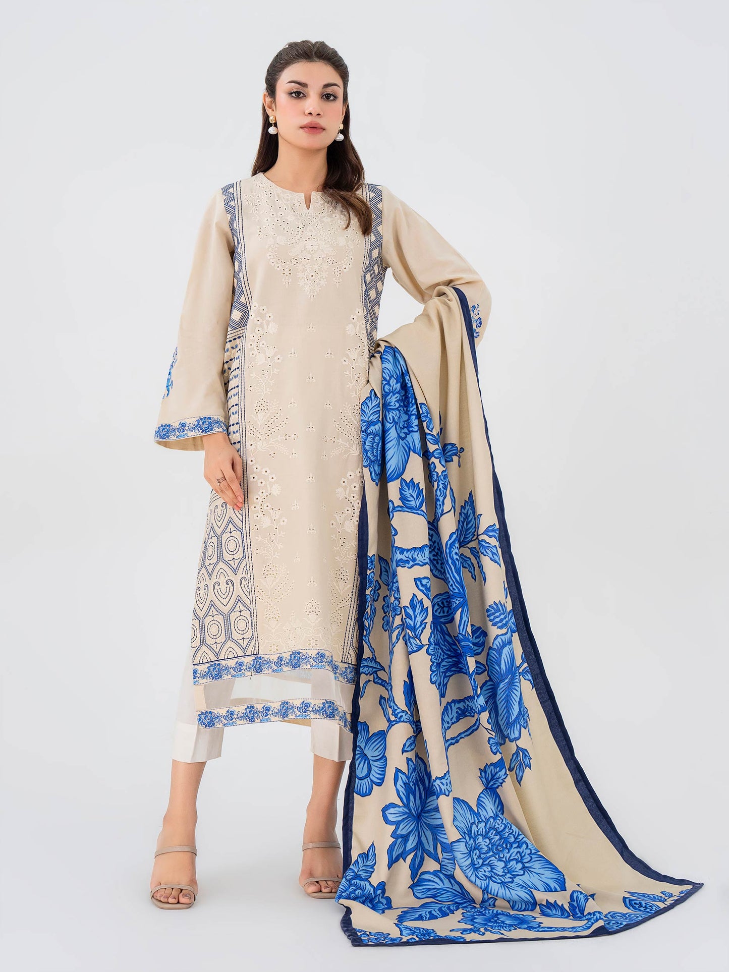 2 Piece Khaddar Suit-Embroidered (Pret)