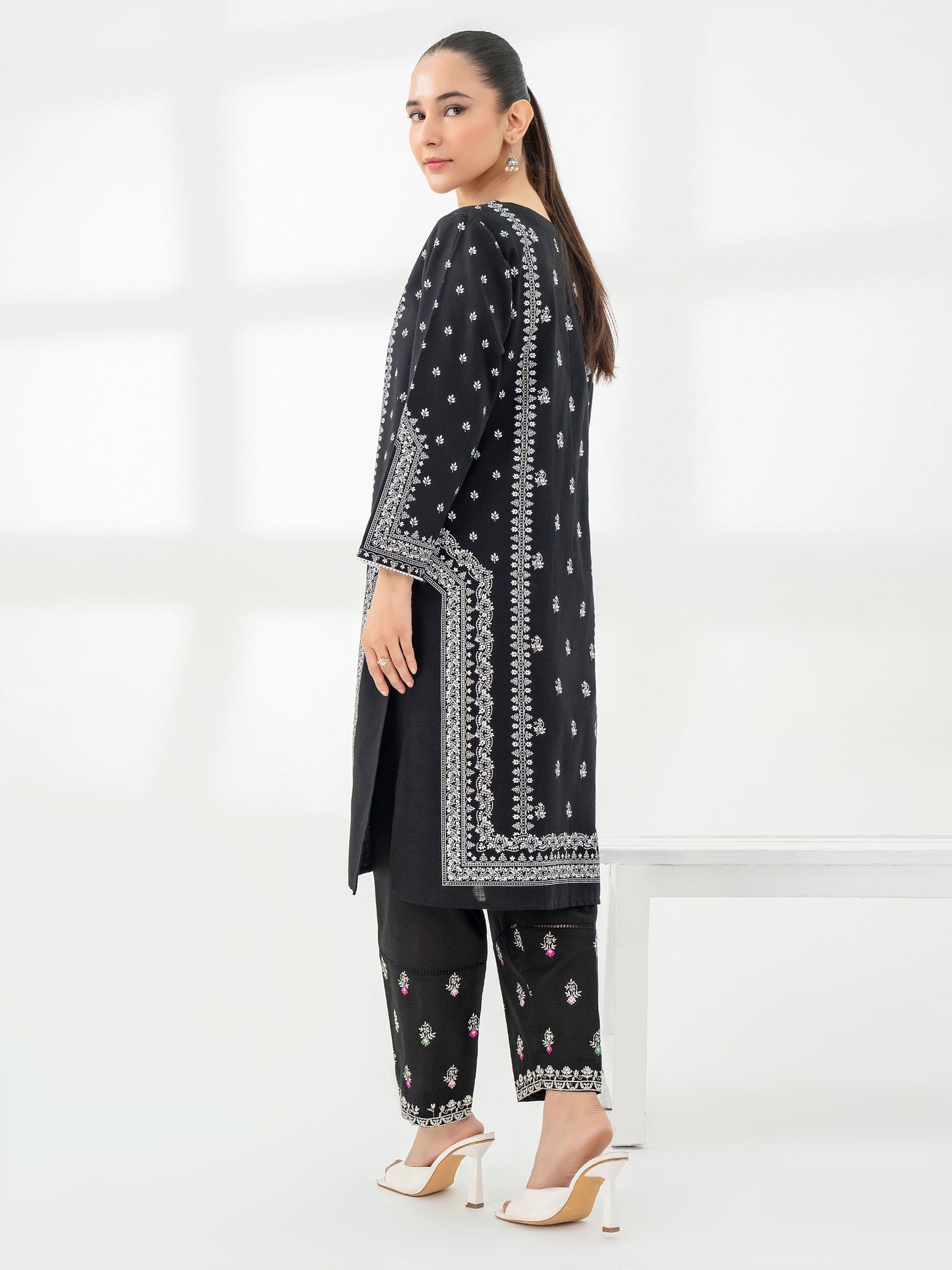 2 Piece Khaddar Suit-Embroidered (Pret)