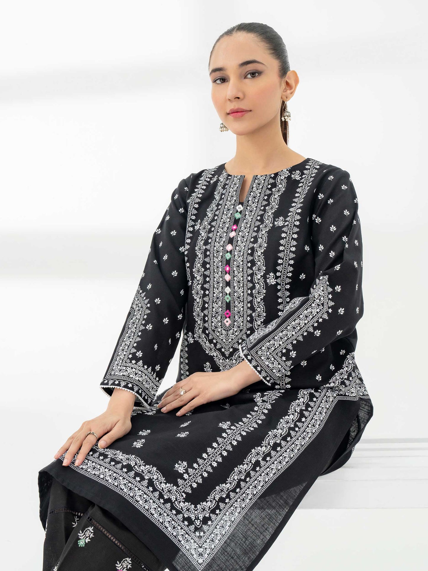 2 Piece Khaddar Suit-Embroidered (Pret)