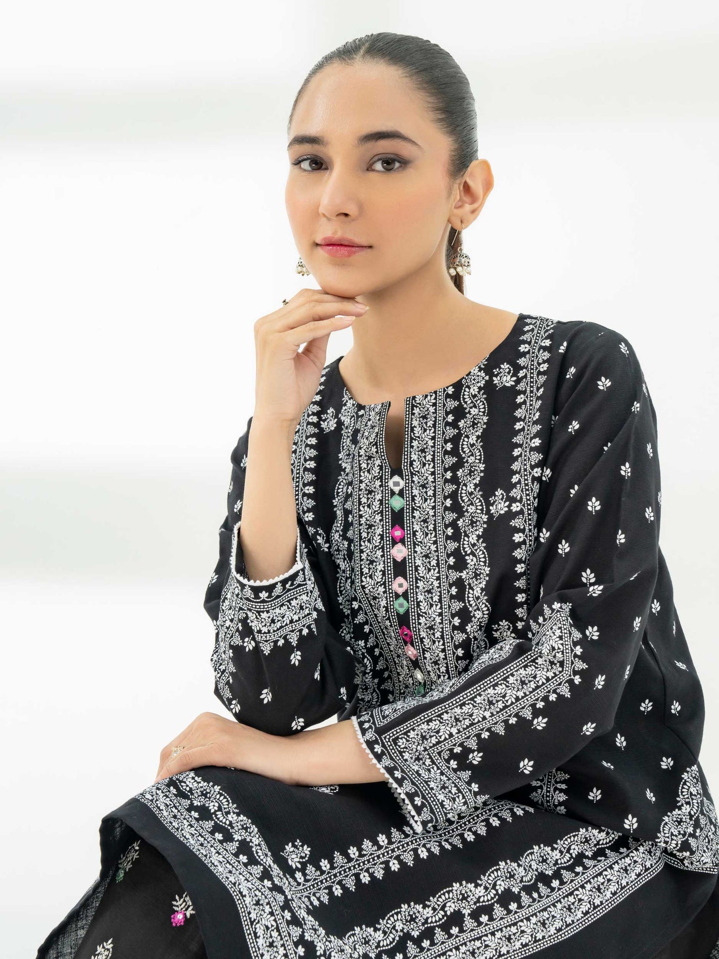 2 Piece Khaddar Suit-Embroidered (Pret)