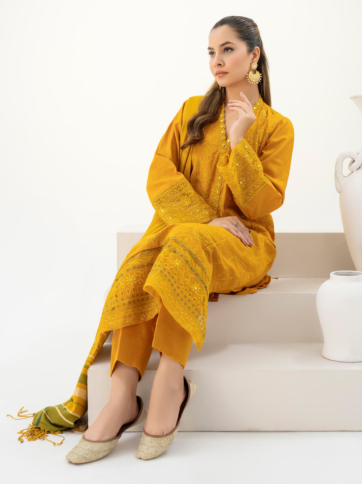 3 Piece Khaddar Suit-Embroidered (Pret)