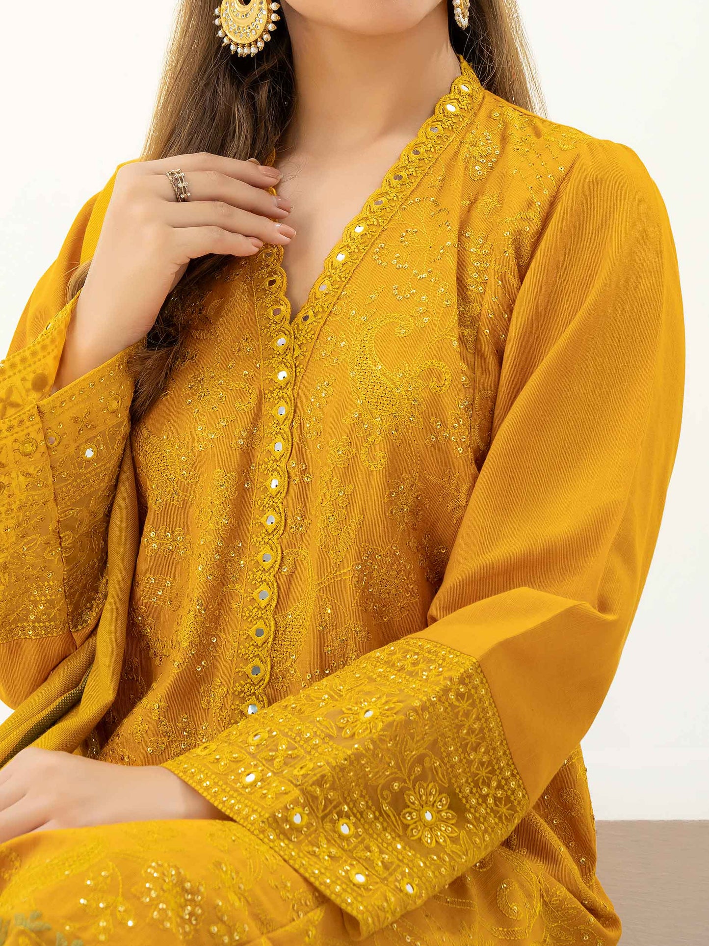 3 Piece Khaddar Suit-Embroidered (Pret)