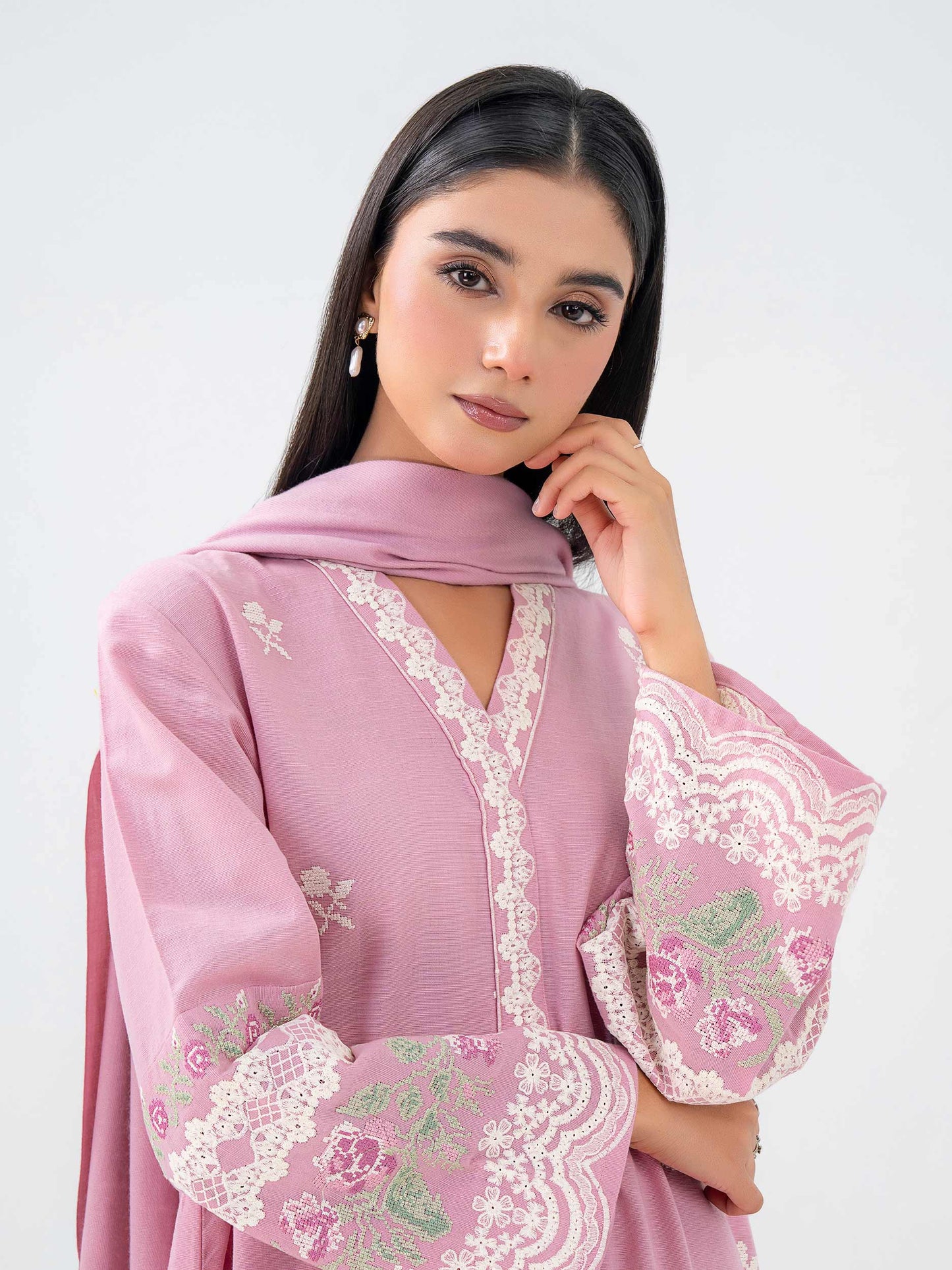 3 Piece Khaddar Suit-Embroidered (Pret)