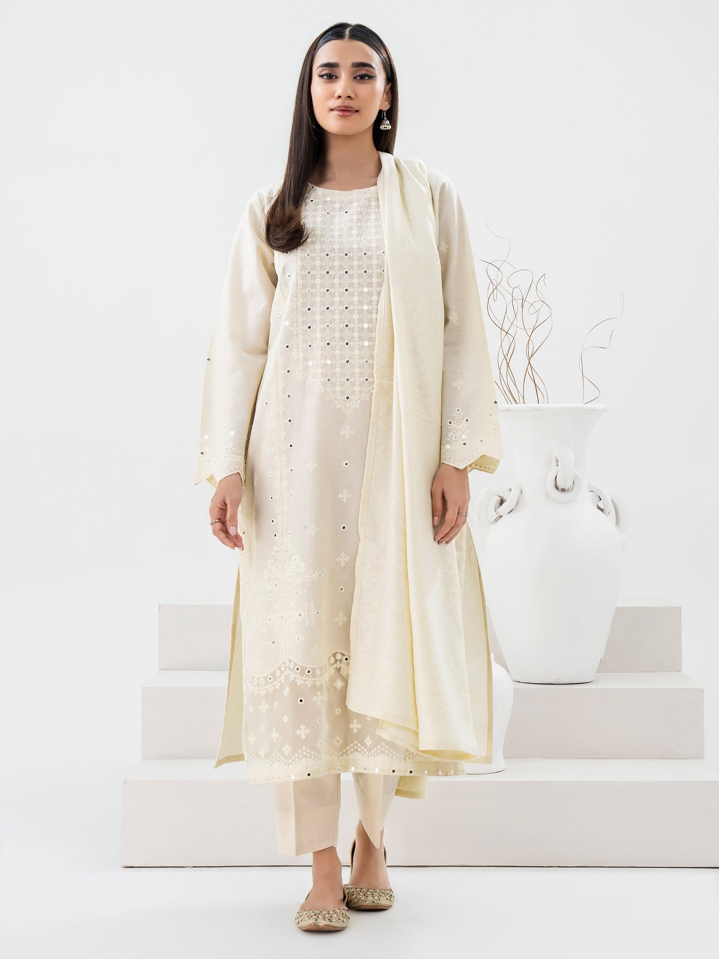 3 Piece Khaddar Suit-Embroidered (Pret)