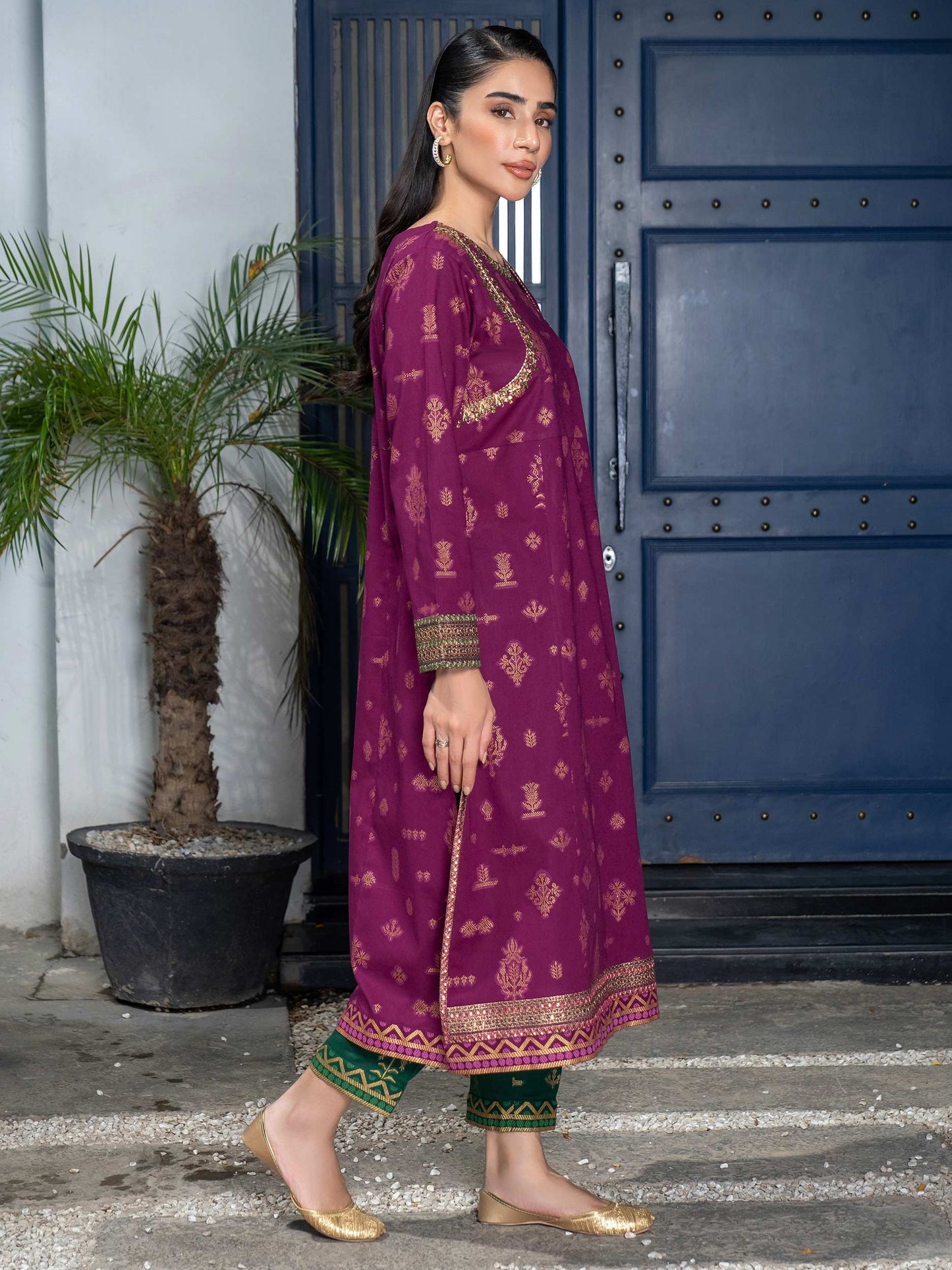 2 Piece Khaddar Suit-Embroidered (Pret)