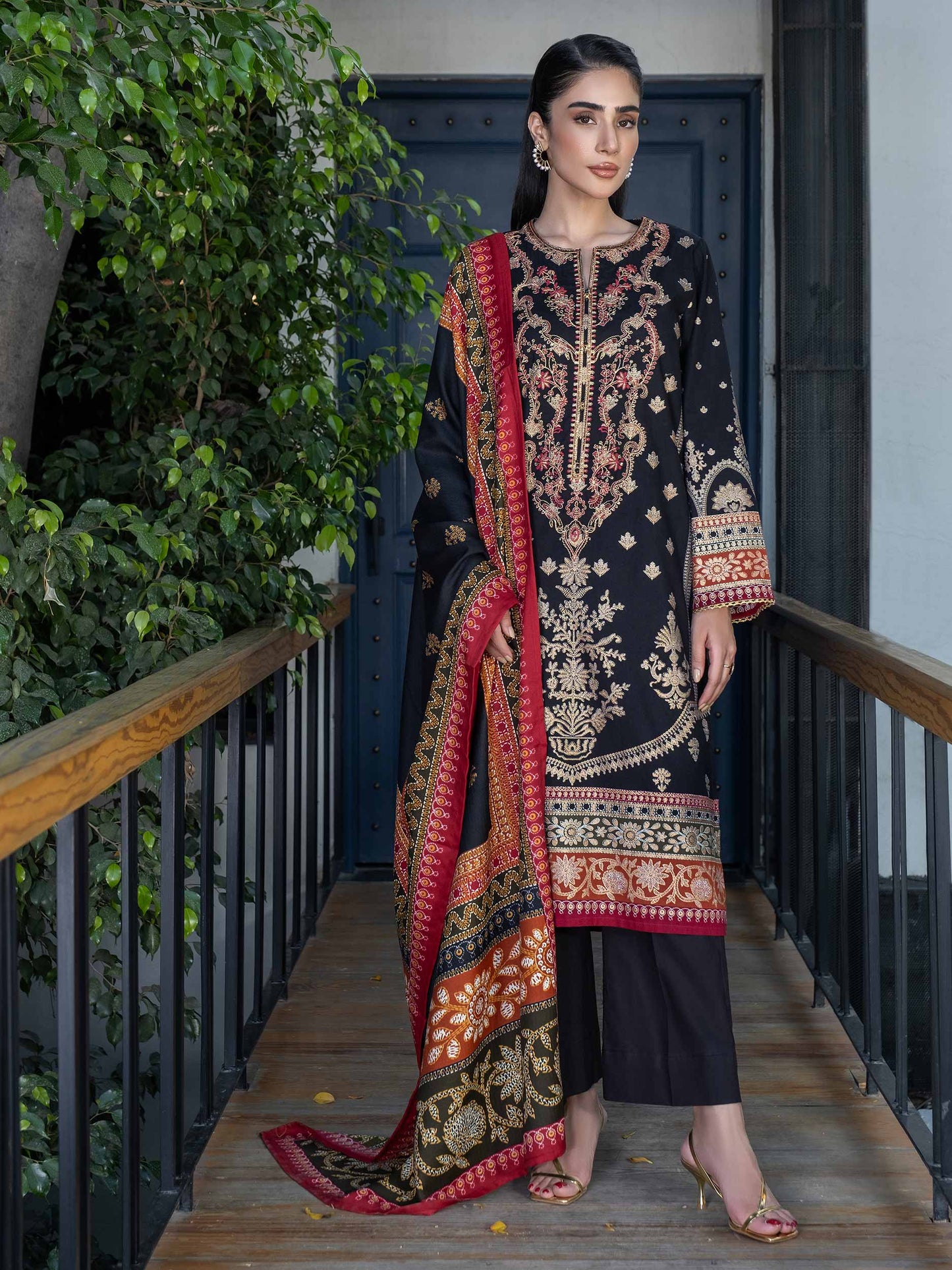 2 Piece Khaddar Suit-Embroidered (Pret)