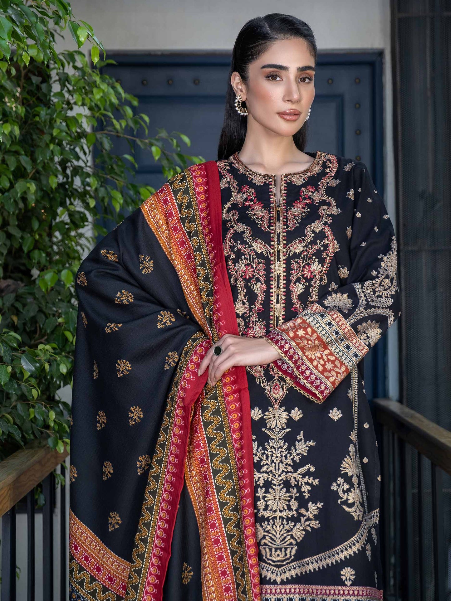 2 Piece Khaddar Suit-Embroidered (Pret)