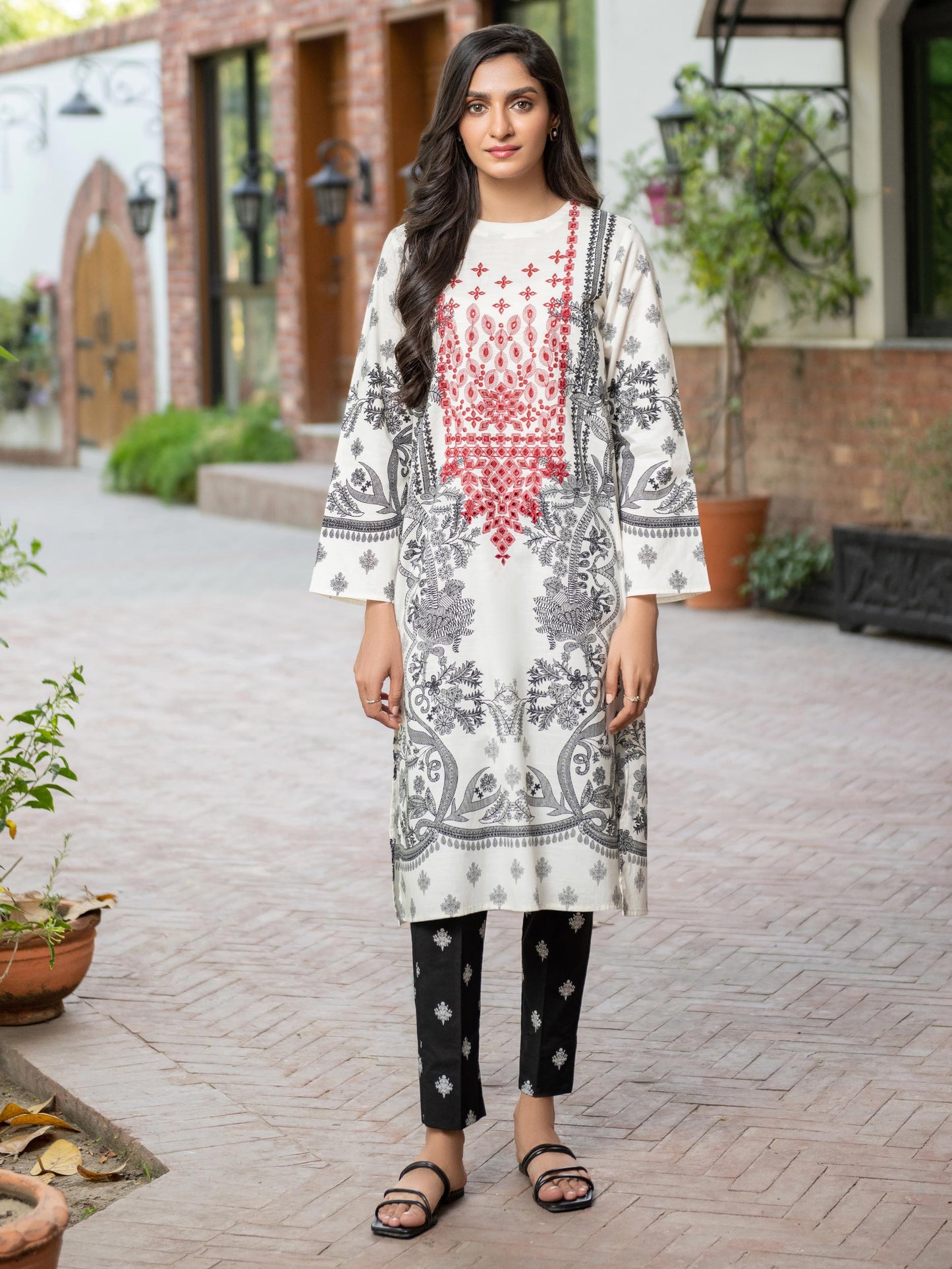 2 Piece Lawn Suit-Embroidered (Unstitched)