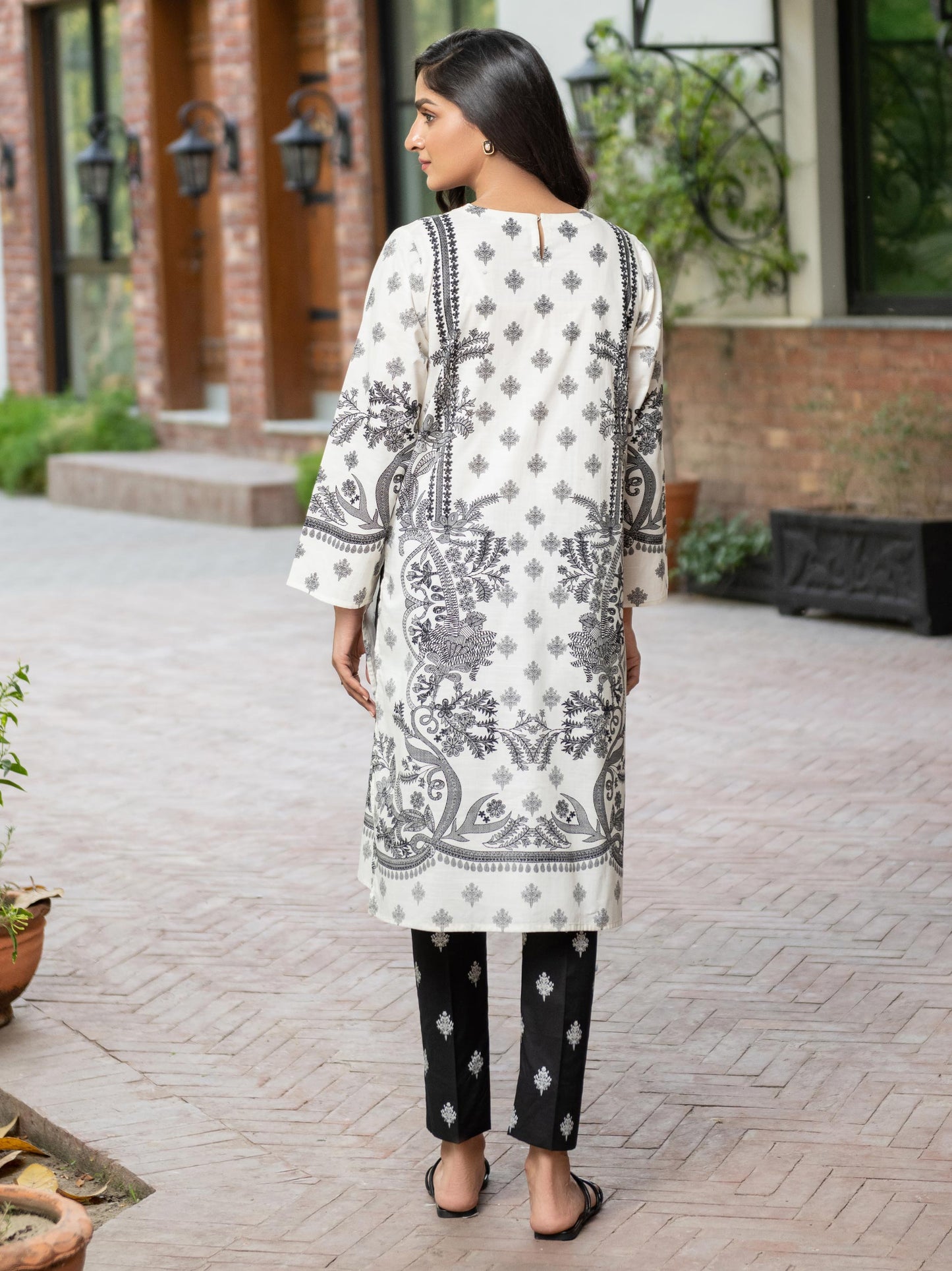 2 Piece Lawn Suit-Embroidered (Unstitched)