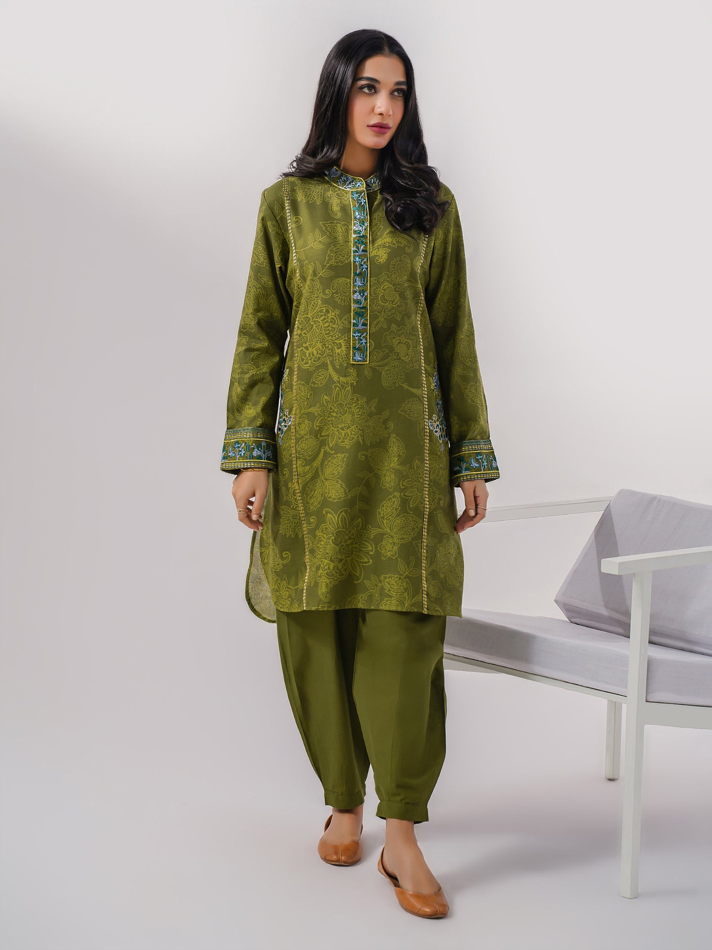 2 Piece Khaddar Suit-Embroidered(Pret)