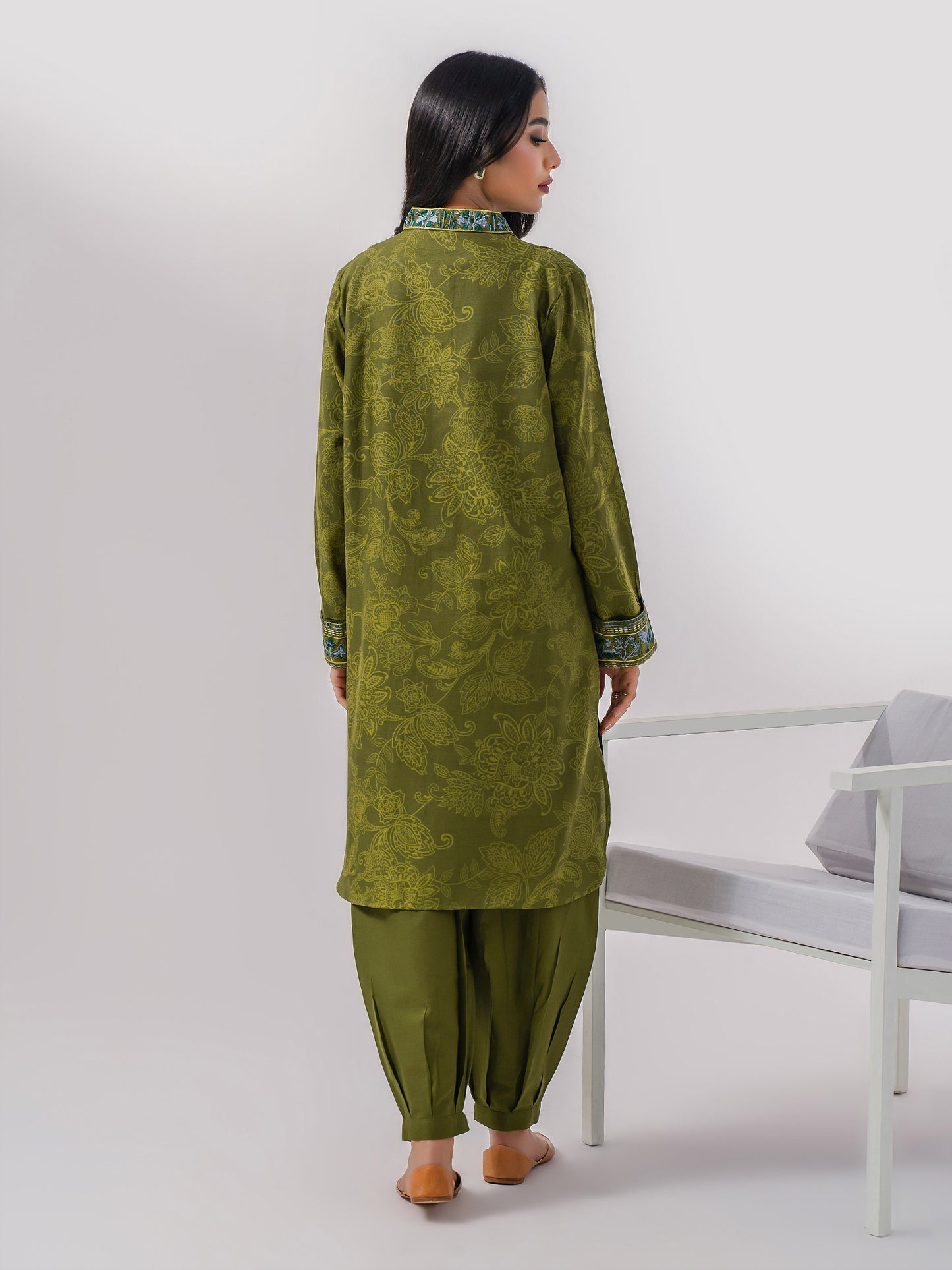 2 Piece Khaddar Suit-Embroidered(Pret)