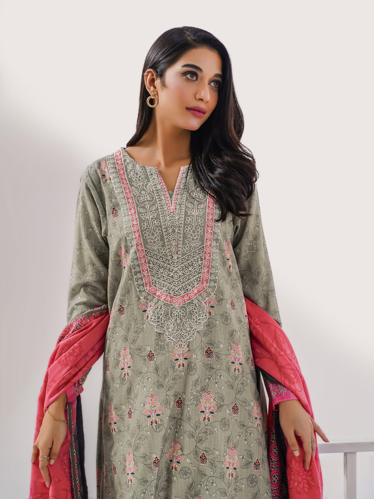 3 Piece Khaddar Suit-Embroidered(Pret)