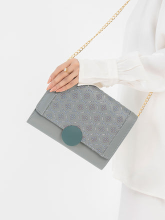 embroidered-clutch