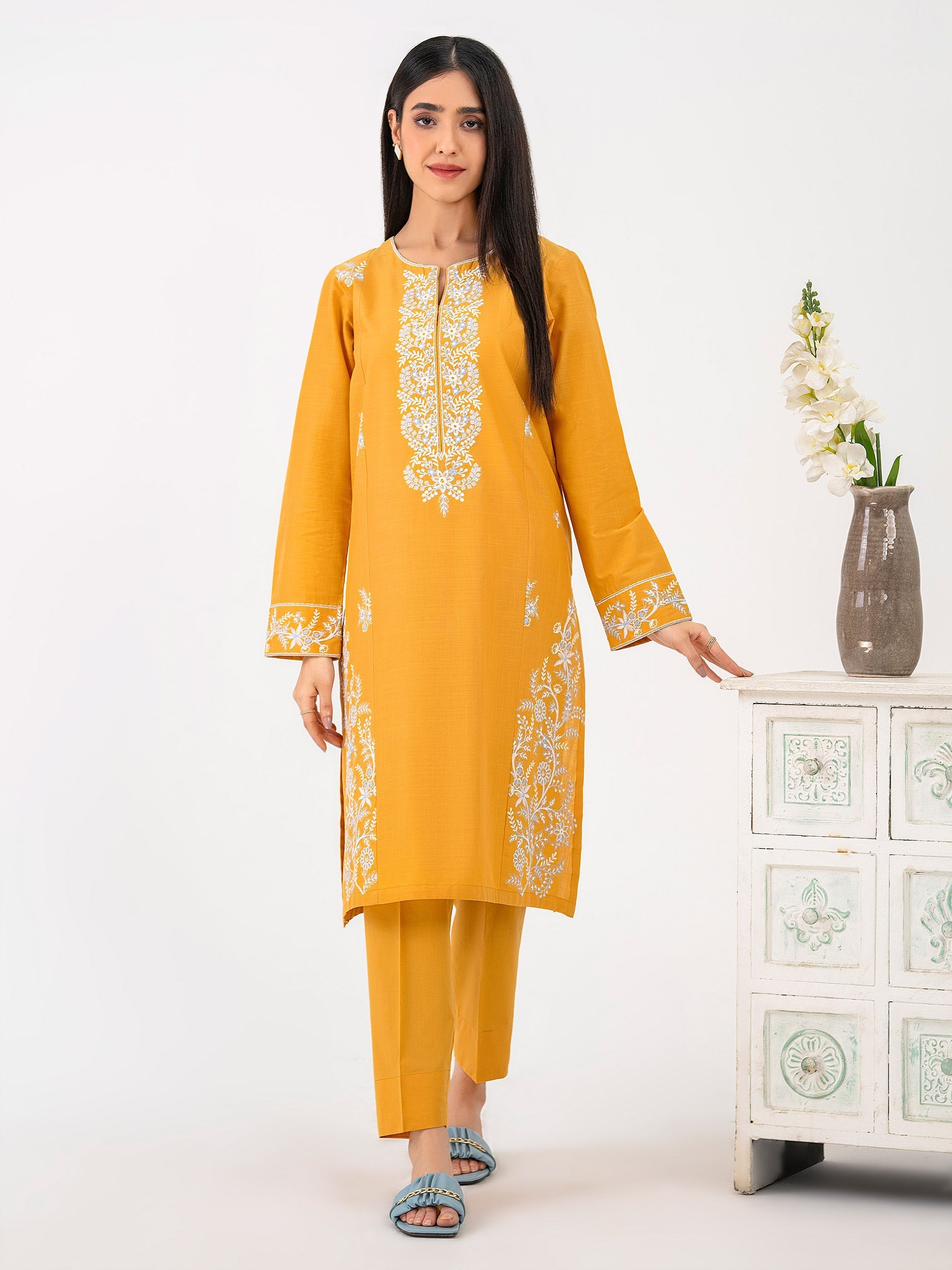 2 Piece Lawn Suit-Embroidered (Pret) – Limelightpk