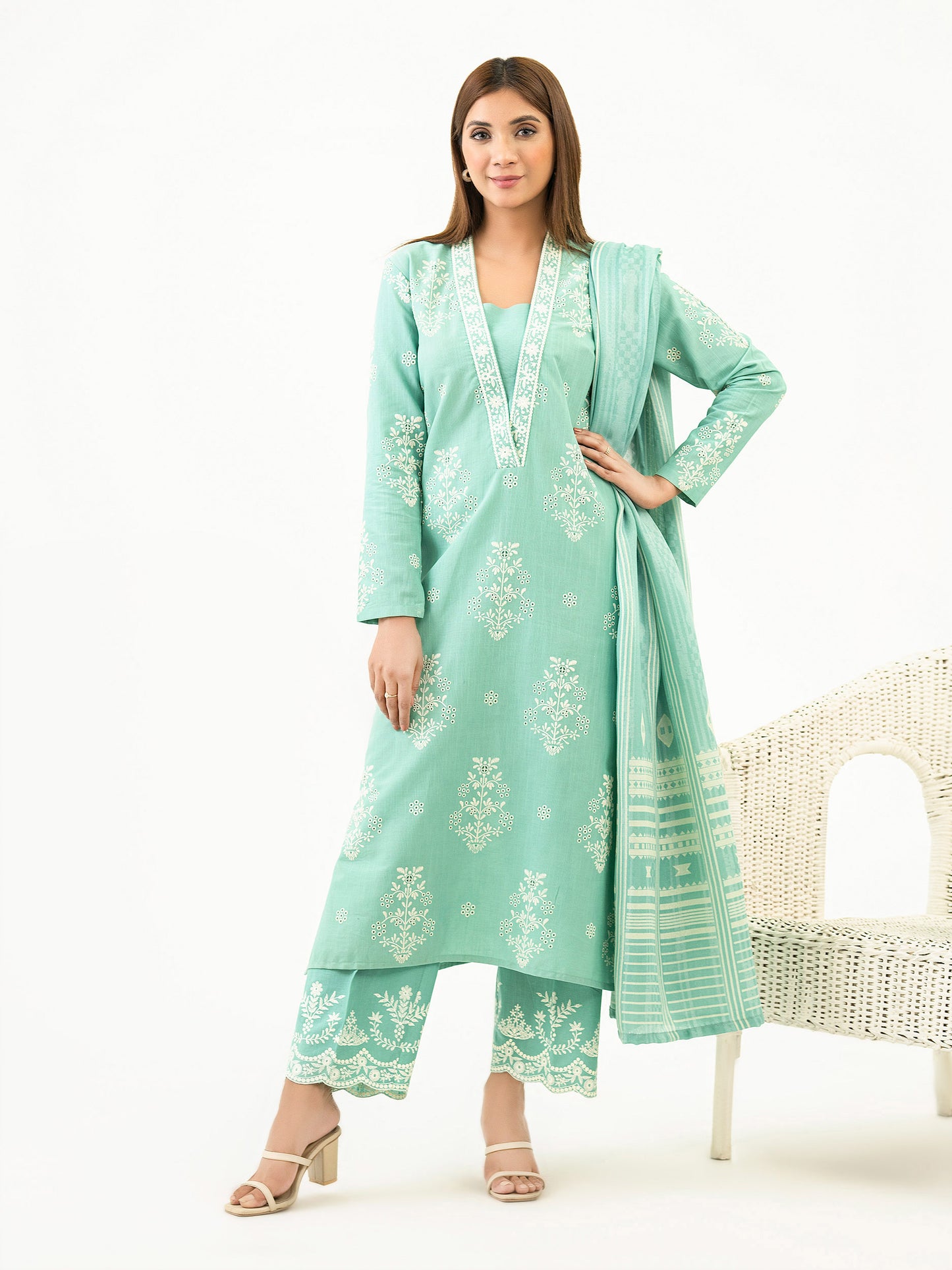 3 Piece Khaddar Suit-Embroidered (Pret)