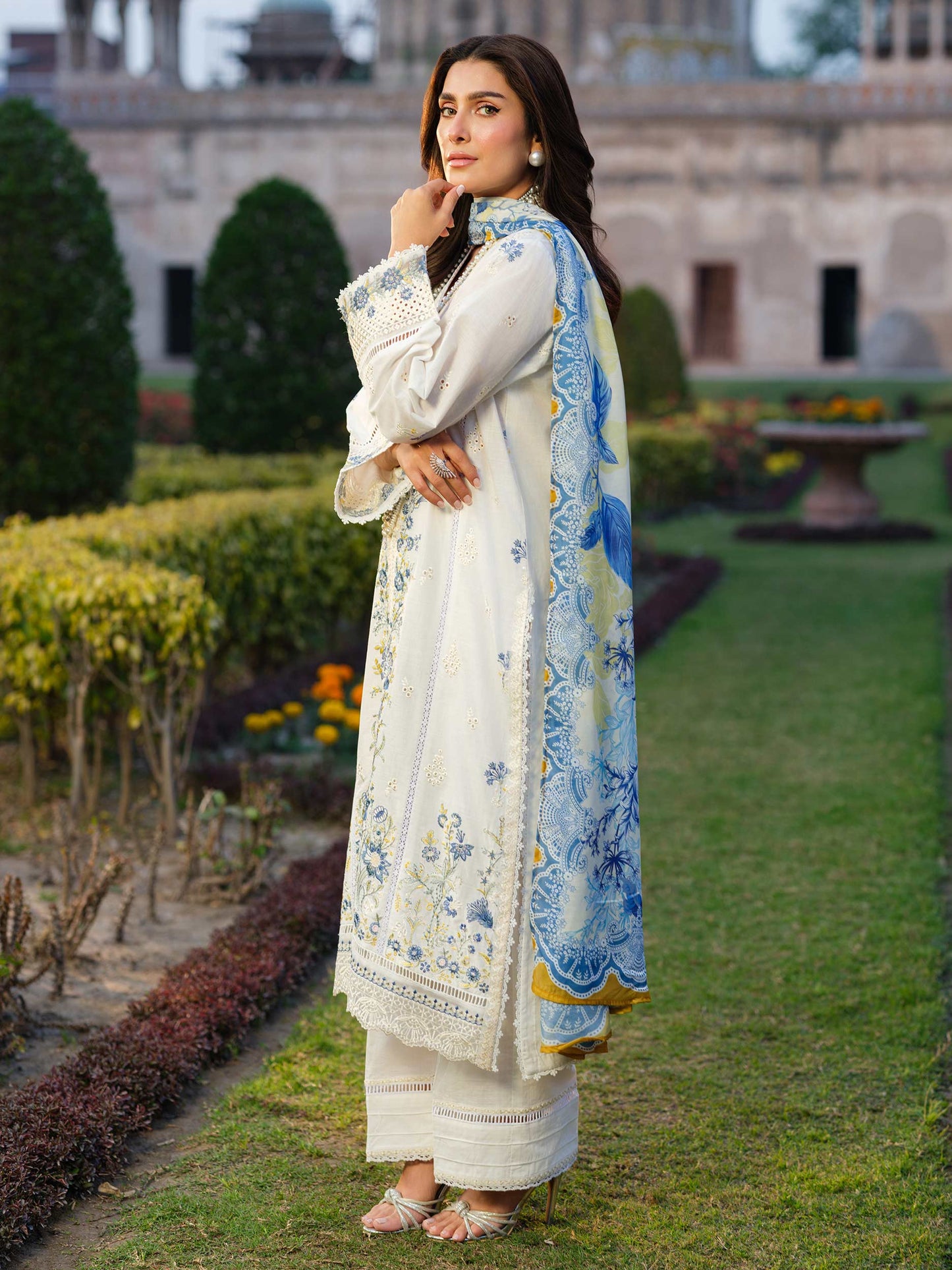 3 Piece Lawn Suit-Embroidered (Pret)